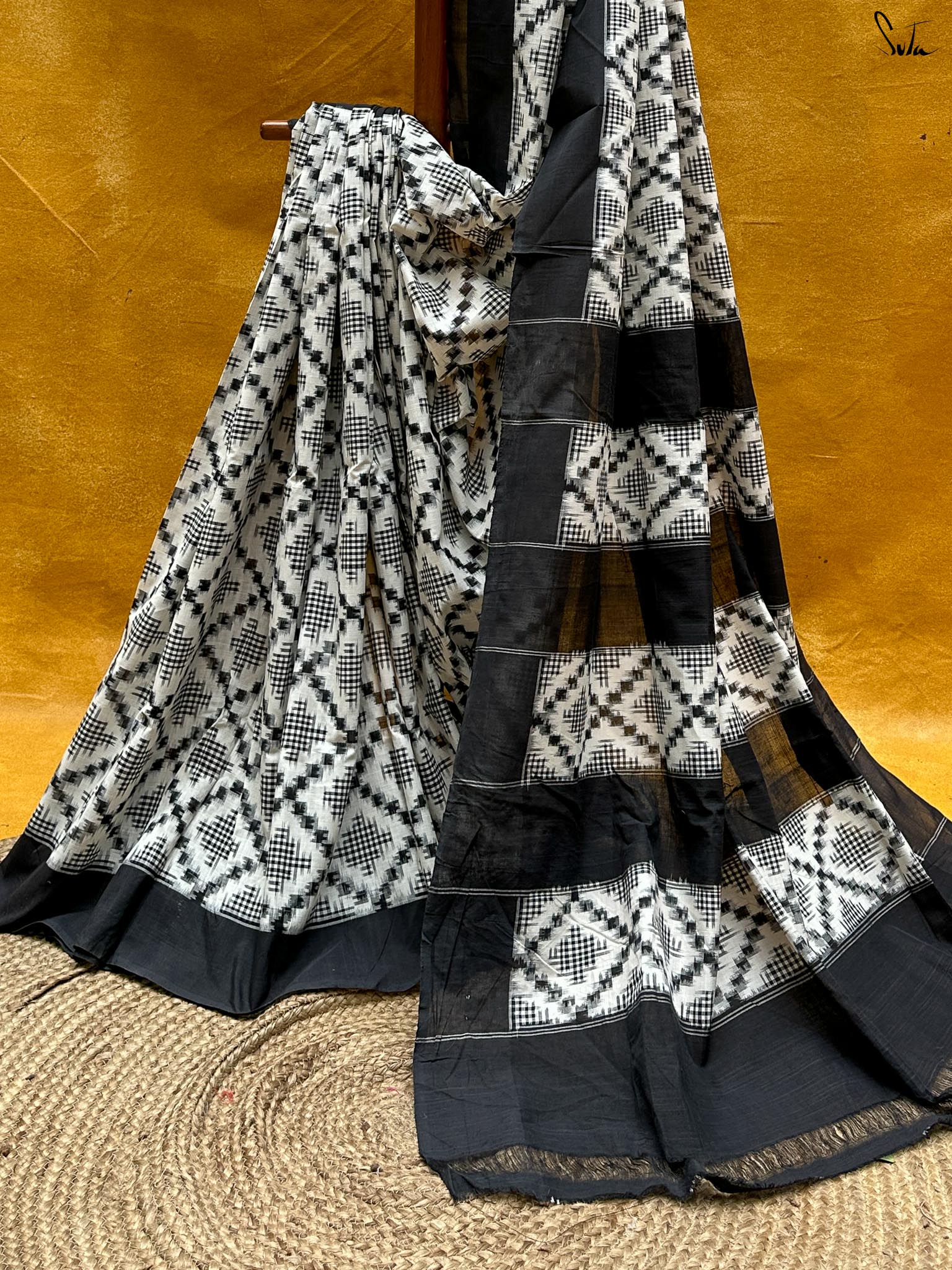 Monochrome Weave