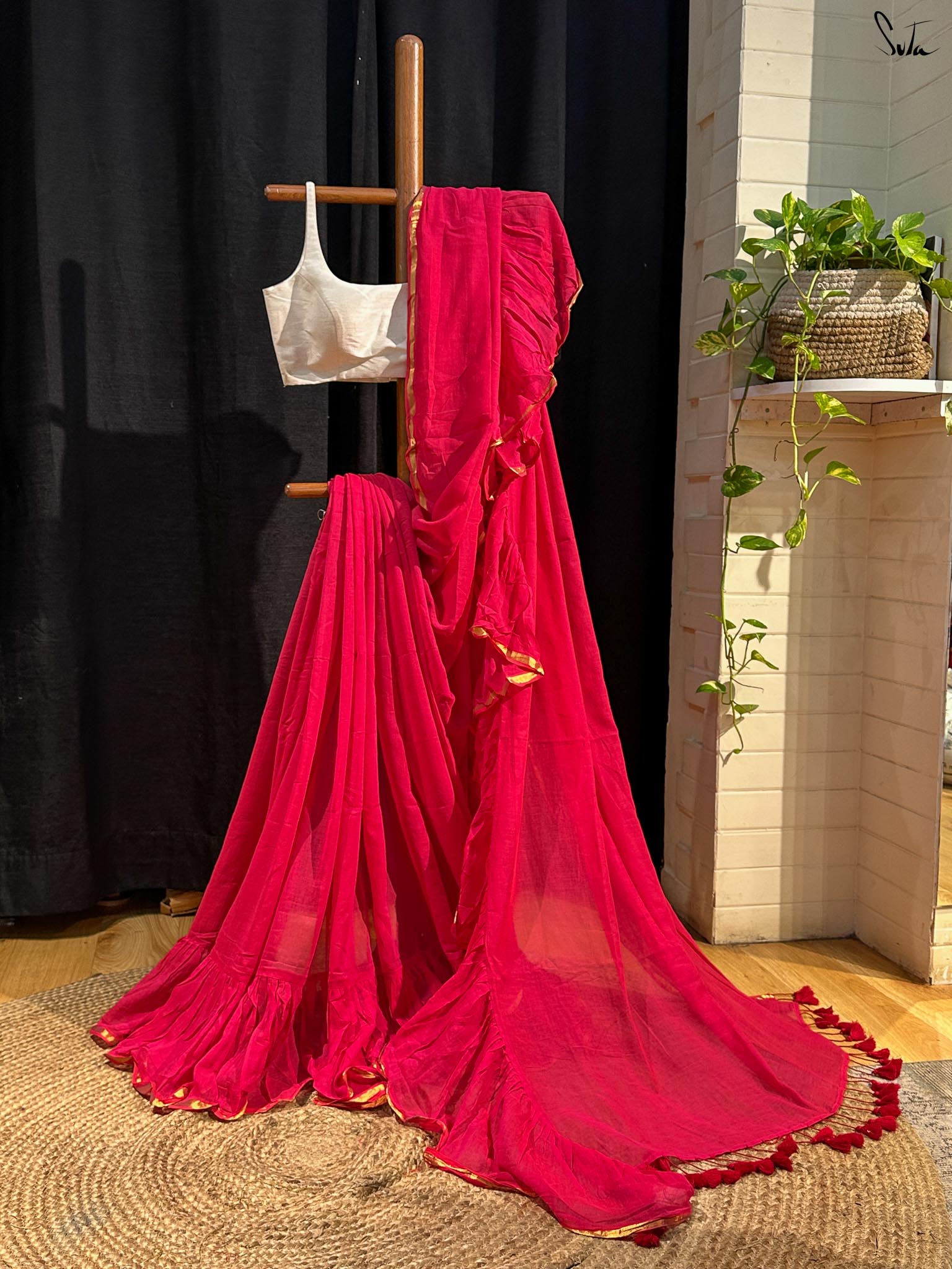 Crimson Frills