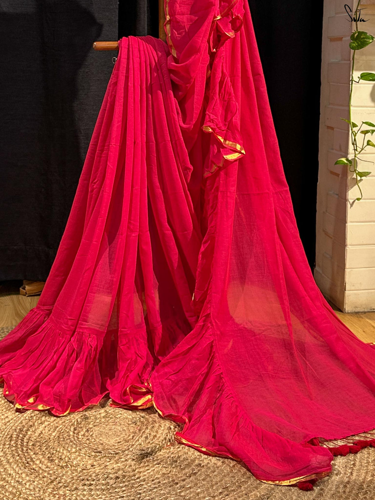 Crimson Frills