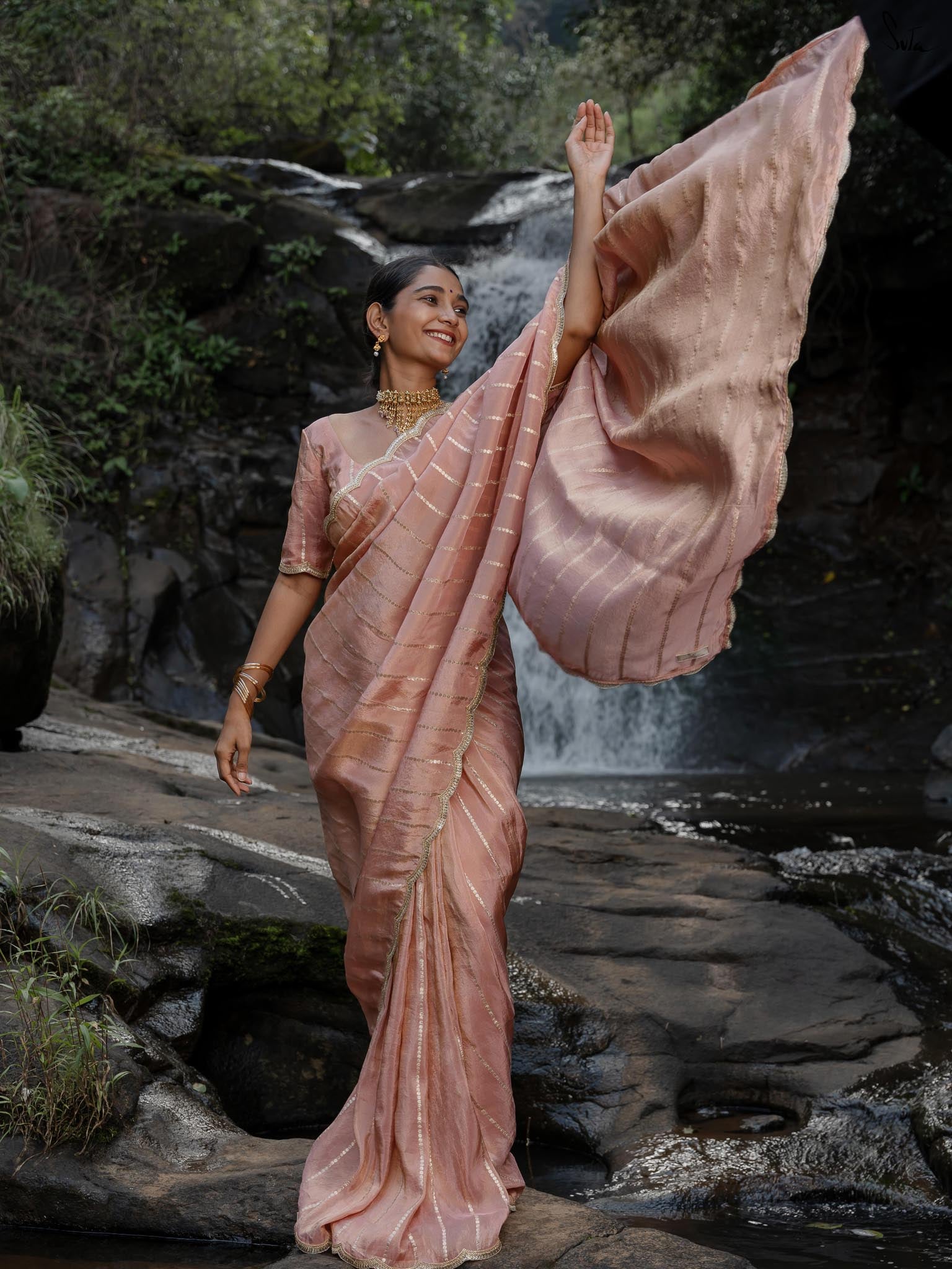 Crossline Rekha