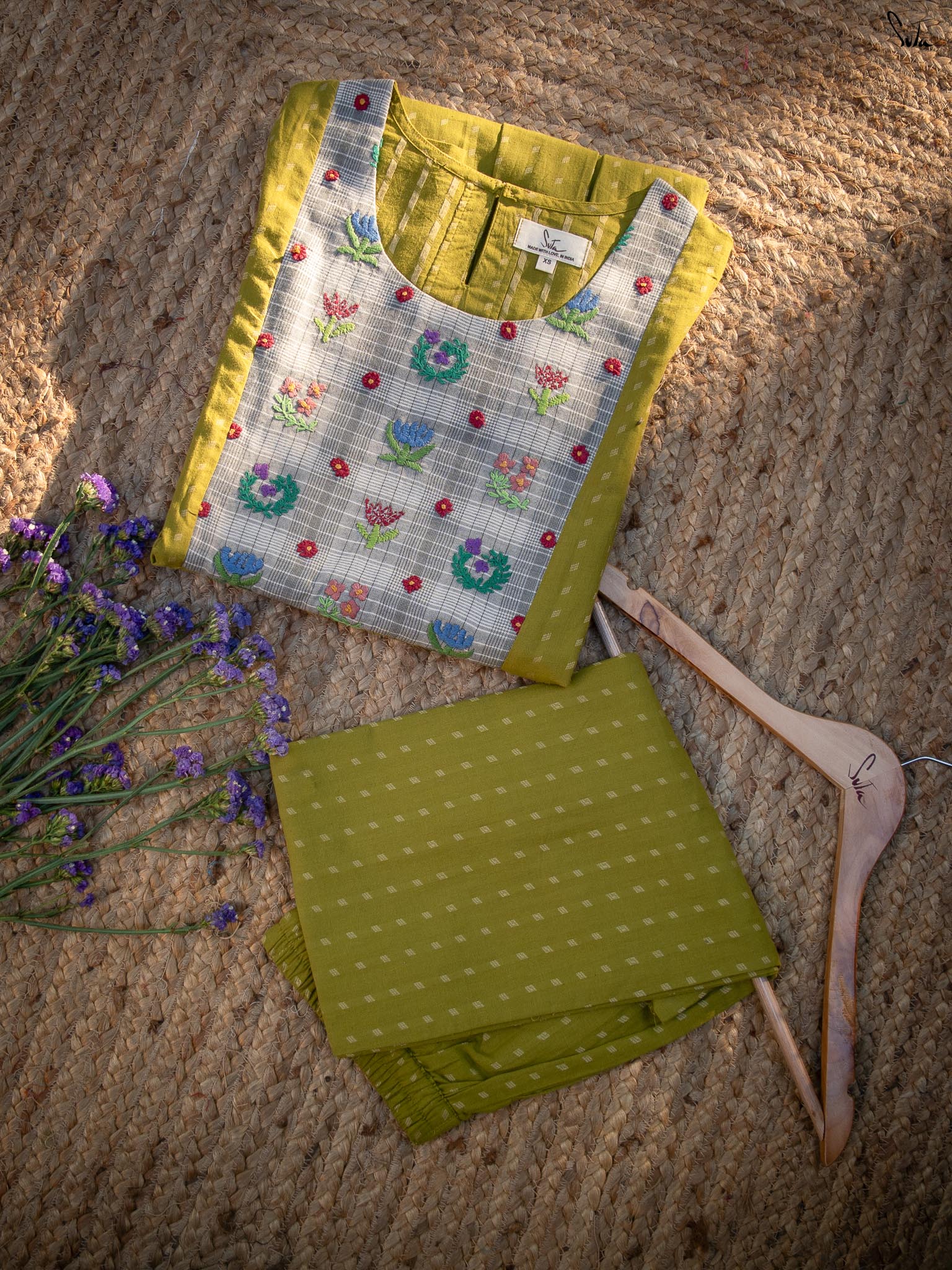 Jhora Pata (Kurta Set)