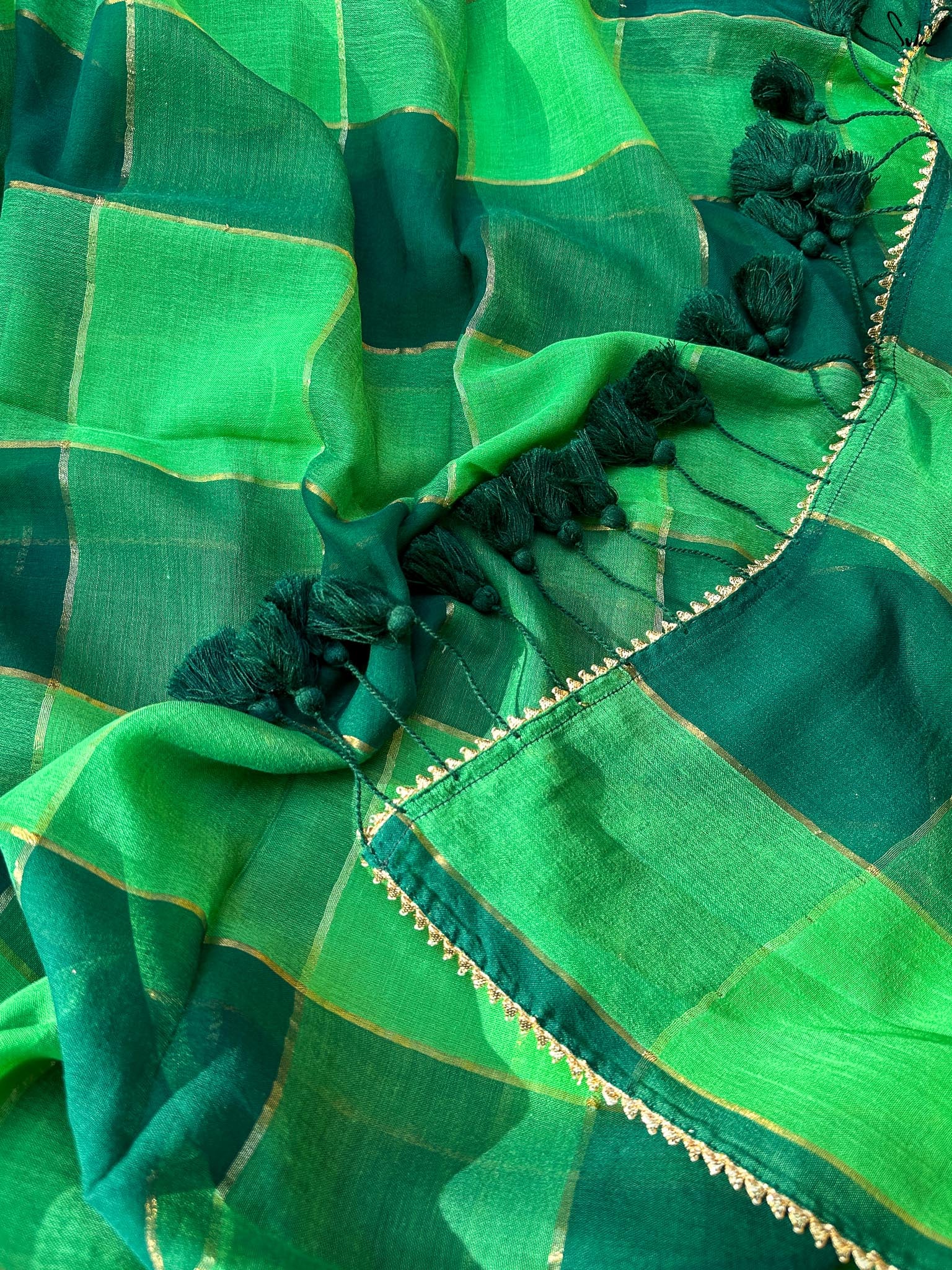 Green Zari Glow