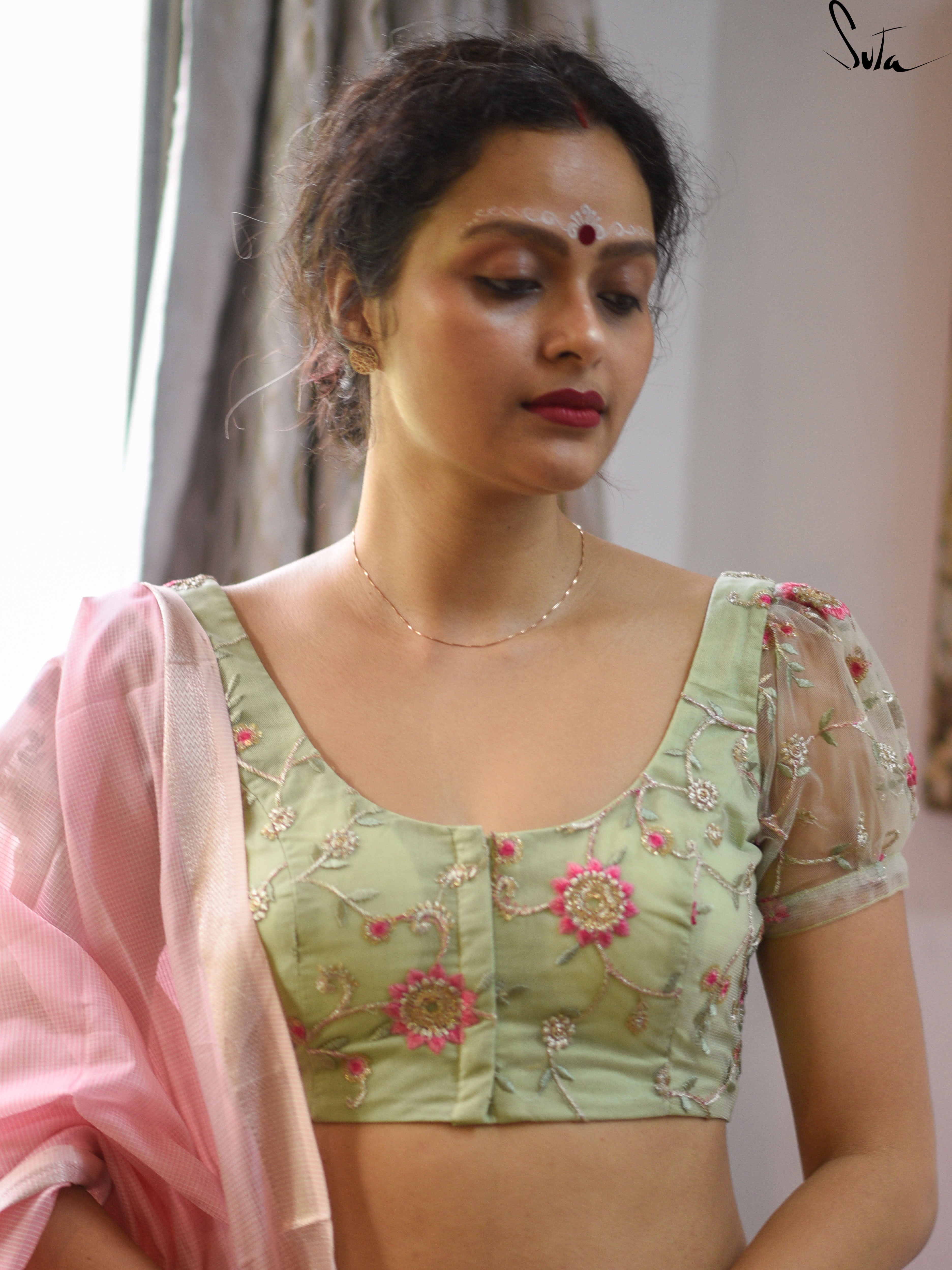 Mishti Shobuj Goyna