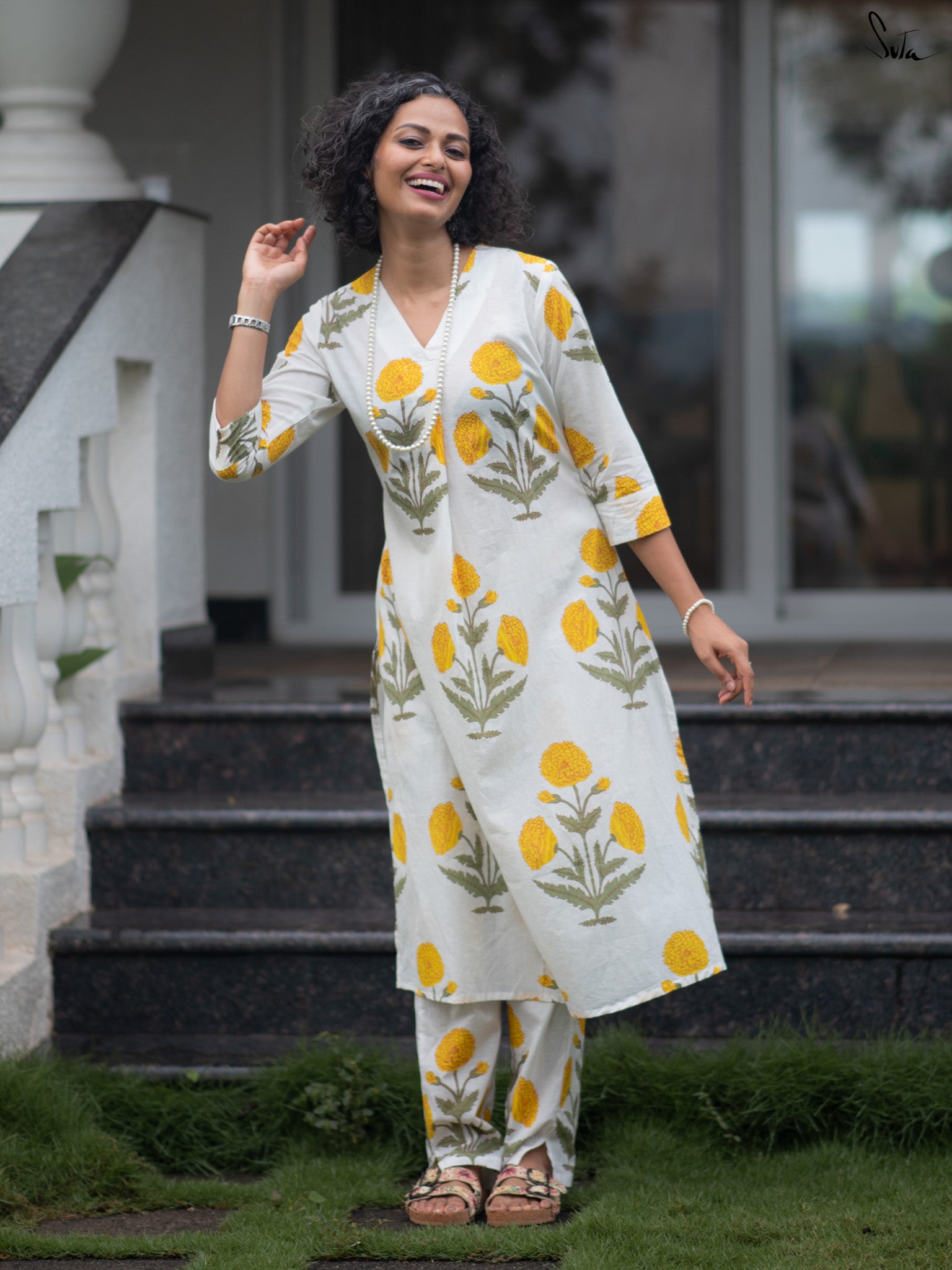 Suta White Cotton Kurta Set With Floral Print