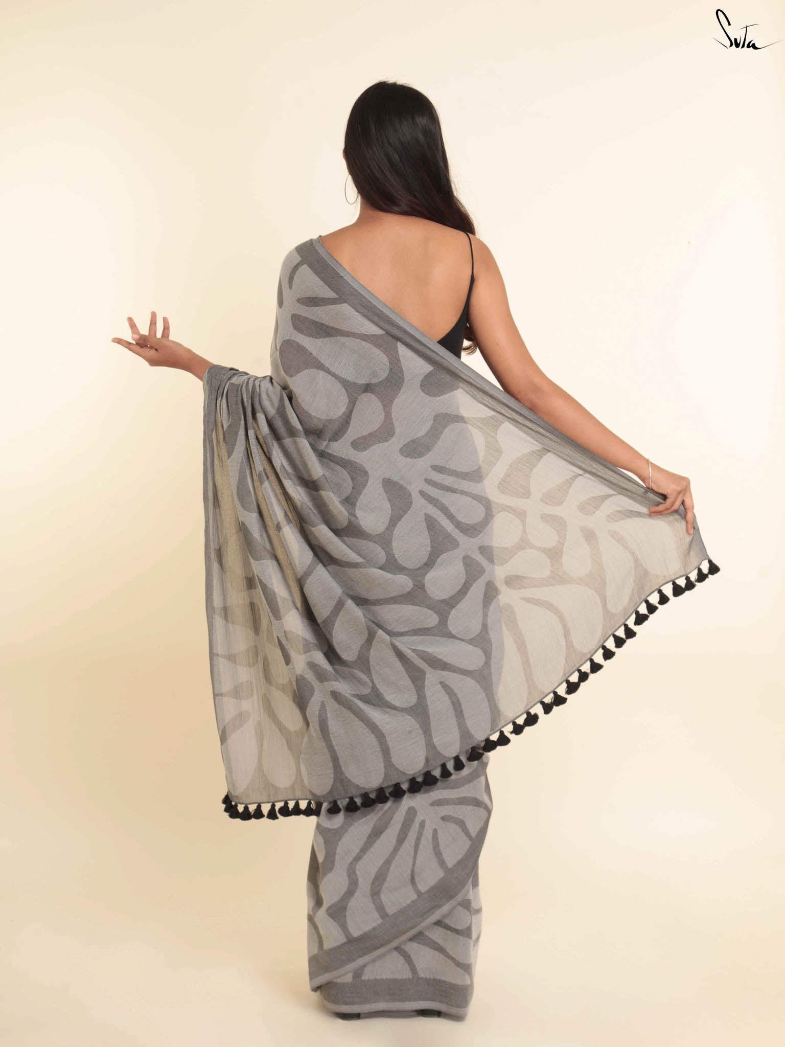 Suta Grey Floral Printed Saree