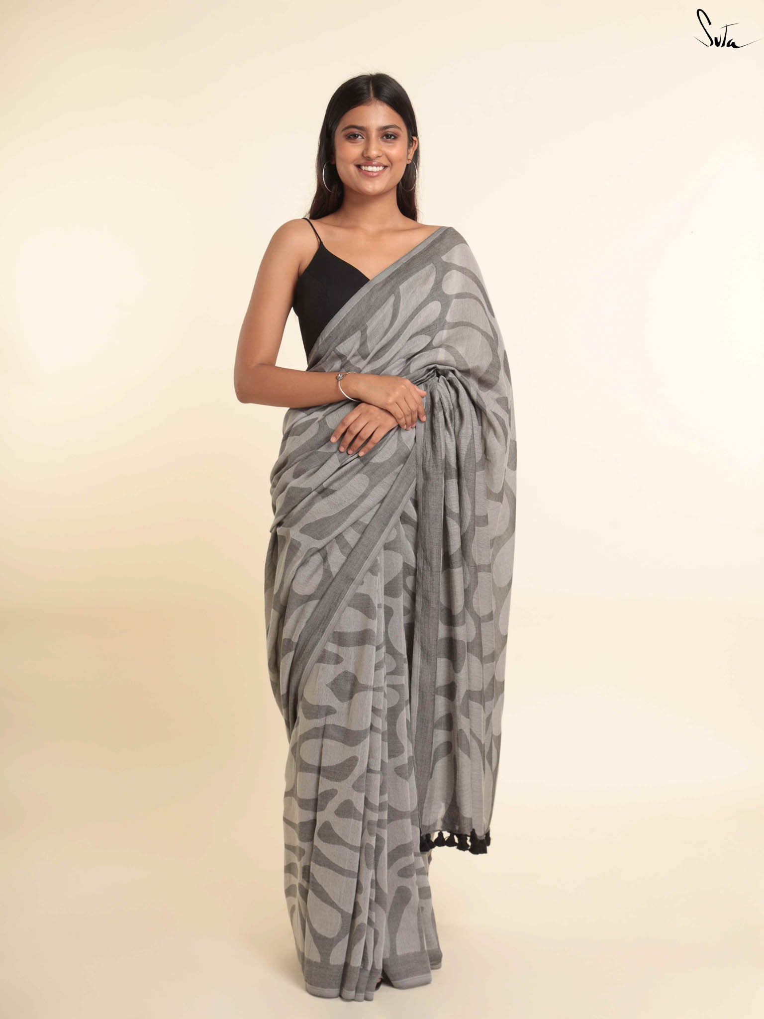 Suta Grey Floral Printed Saree