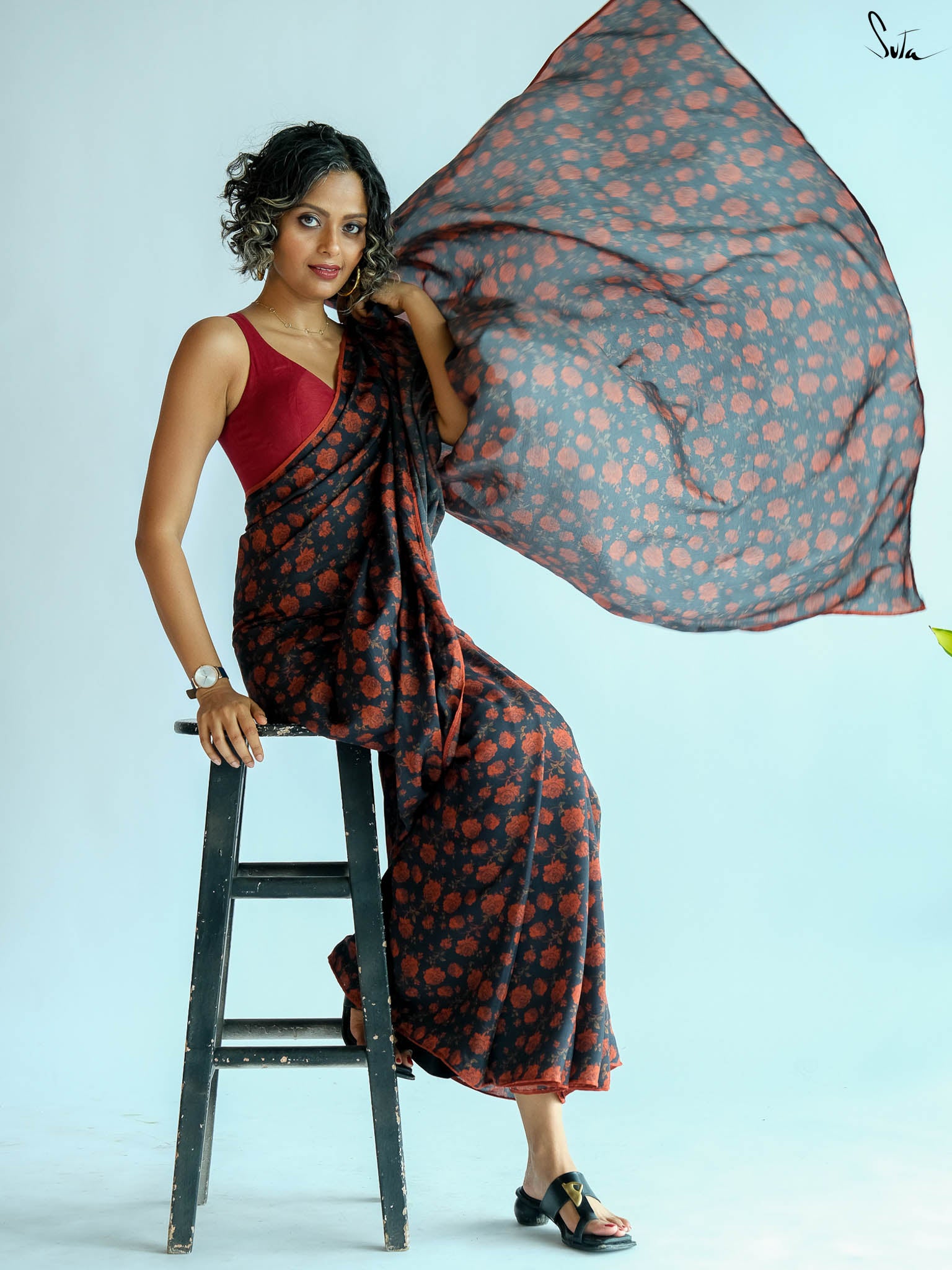 Suta Grey & Brown Floral Printed Saree