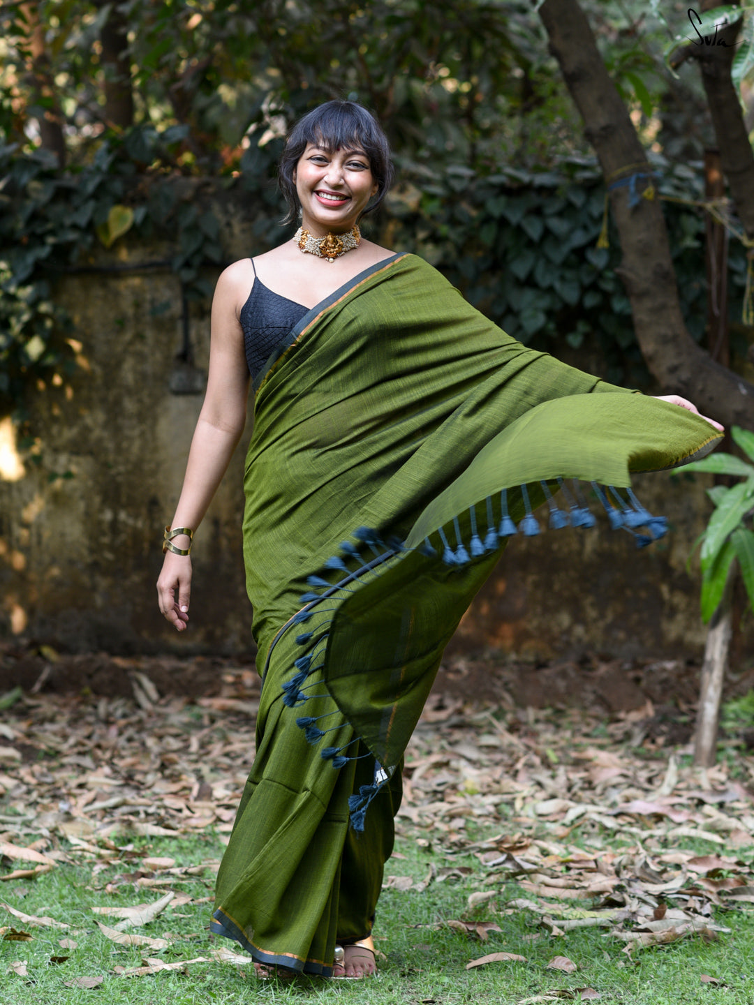 Grinding In Green Saree
