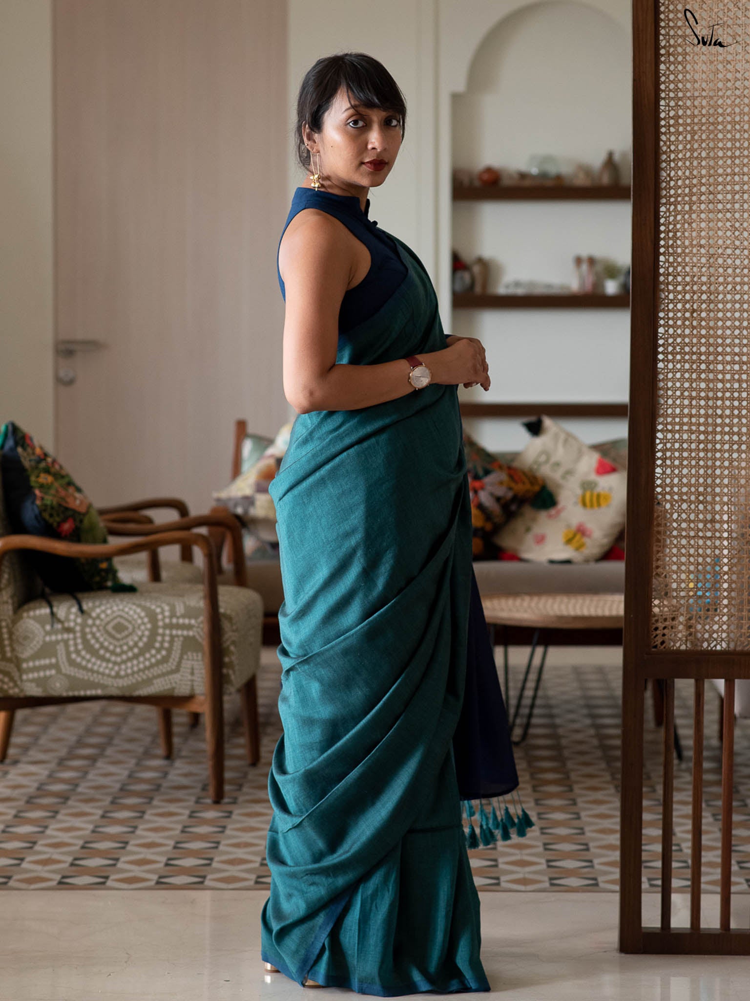 Suta Cotton Blend Tasseled Saree