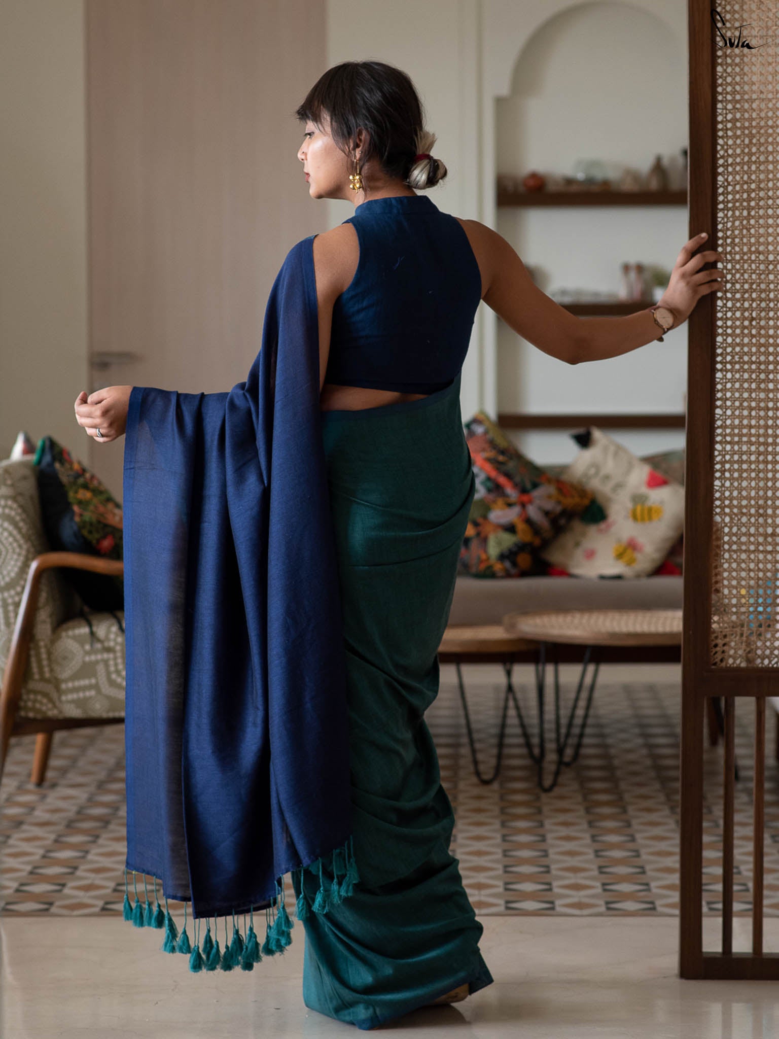 Suta Cotton Blend Tasseled Saree
