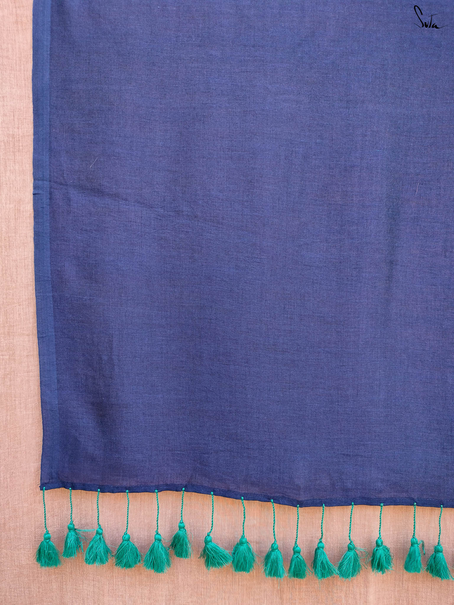Suta Cotton Blend Tasseled Saree