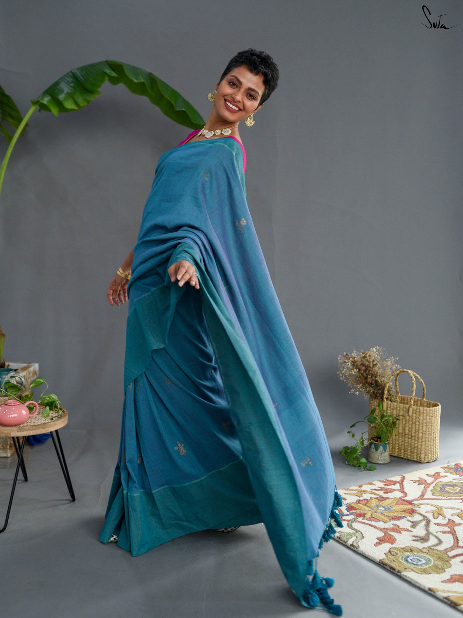 Suta Turquoise Blue & Gold-Toned Floral Woven Design Zari Pure Cotton Saree
