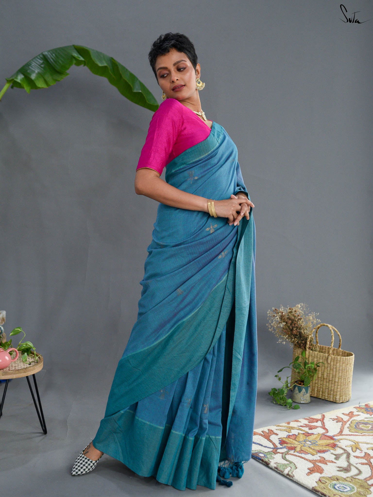 Suta Turquoise Blue & Gold-Toned Floral Woven Design Zari Pure Cotton Saree
