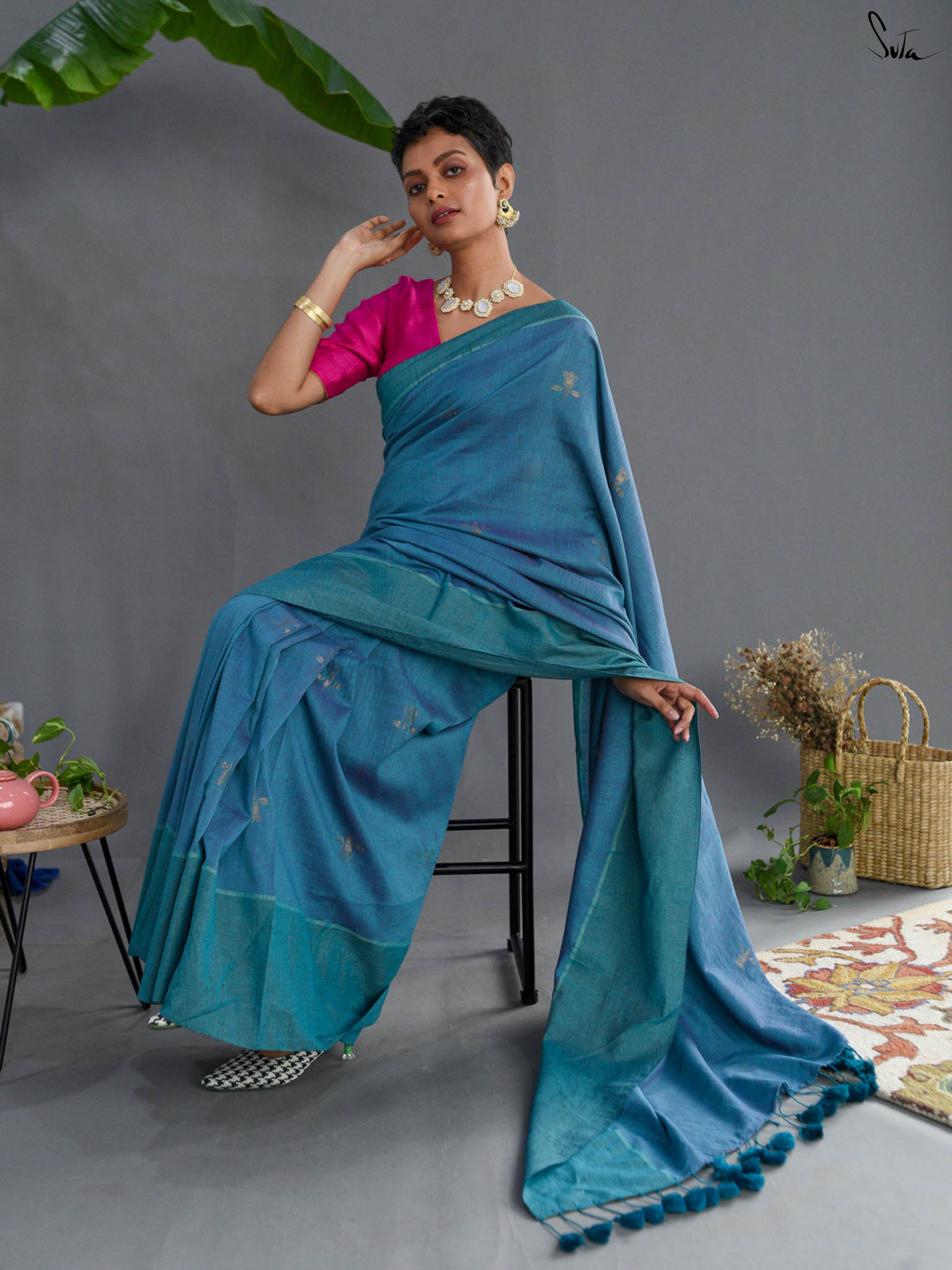 Suta Turquoise Blue & Gold-Toned Floral Woven Design Zari Pure Cotton Saree