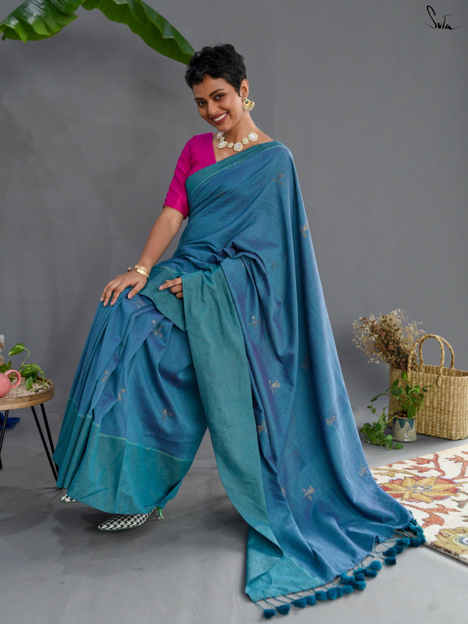 Suta Turquoise Blue & Gold-Toned Floral Woven Design Zari Pure Cotton Saree