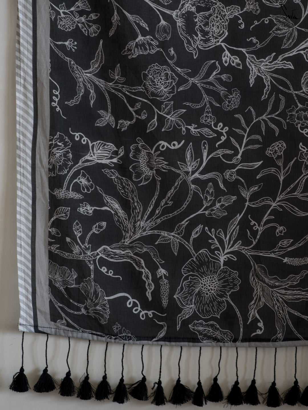 A Tale Of Raven Saree