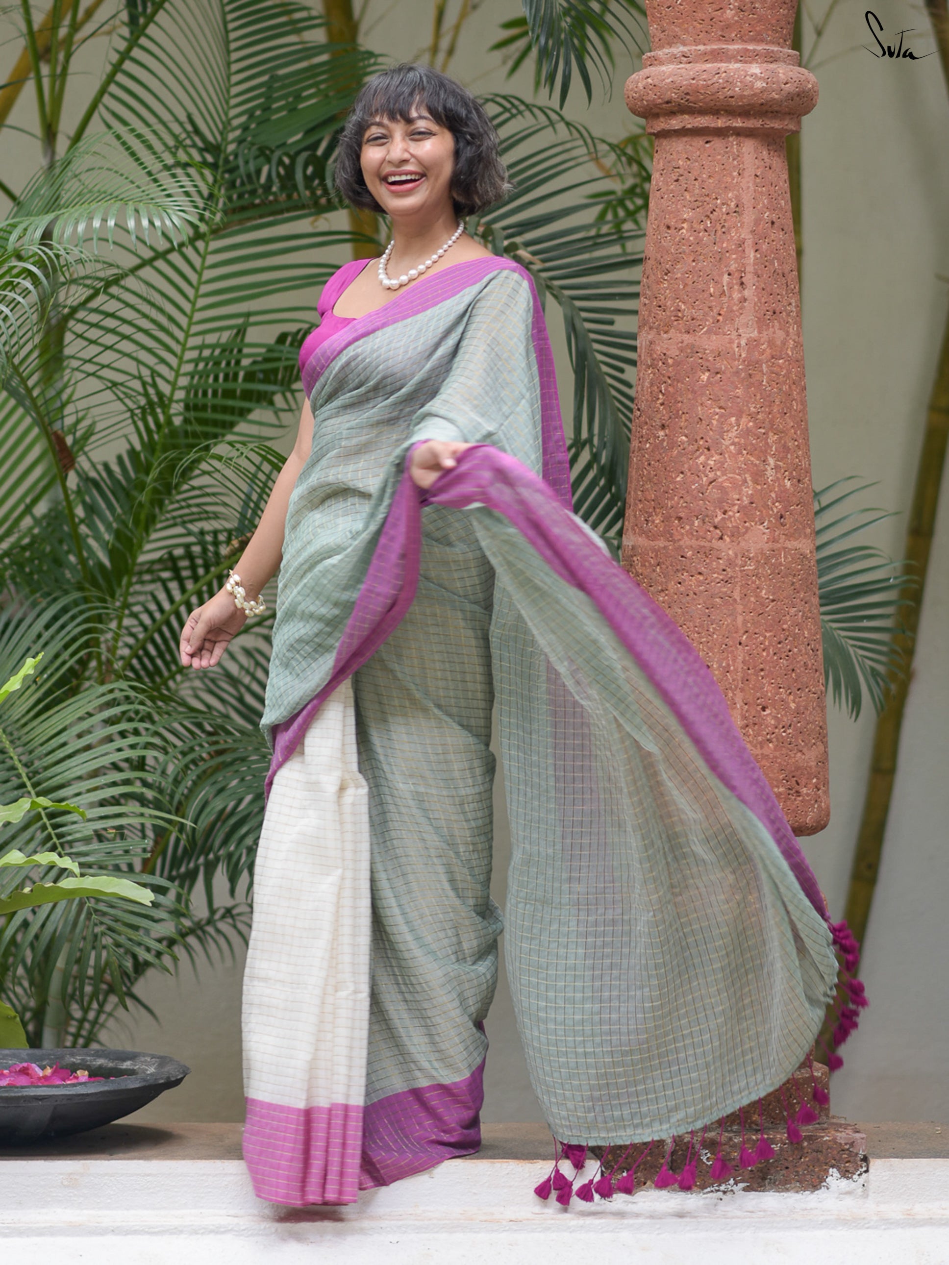 Gulaabi Suraahein