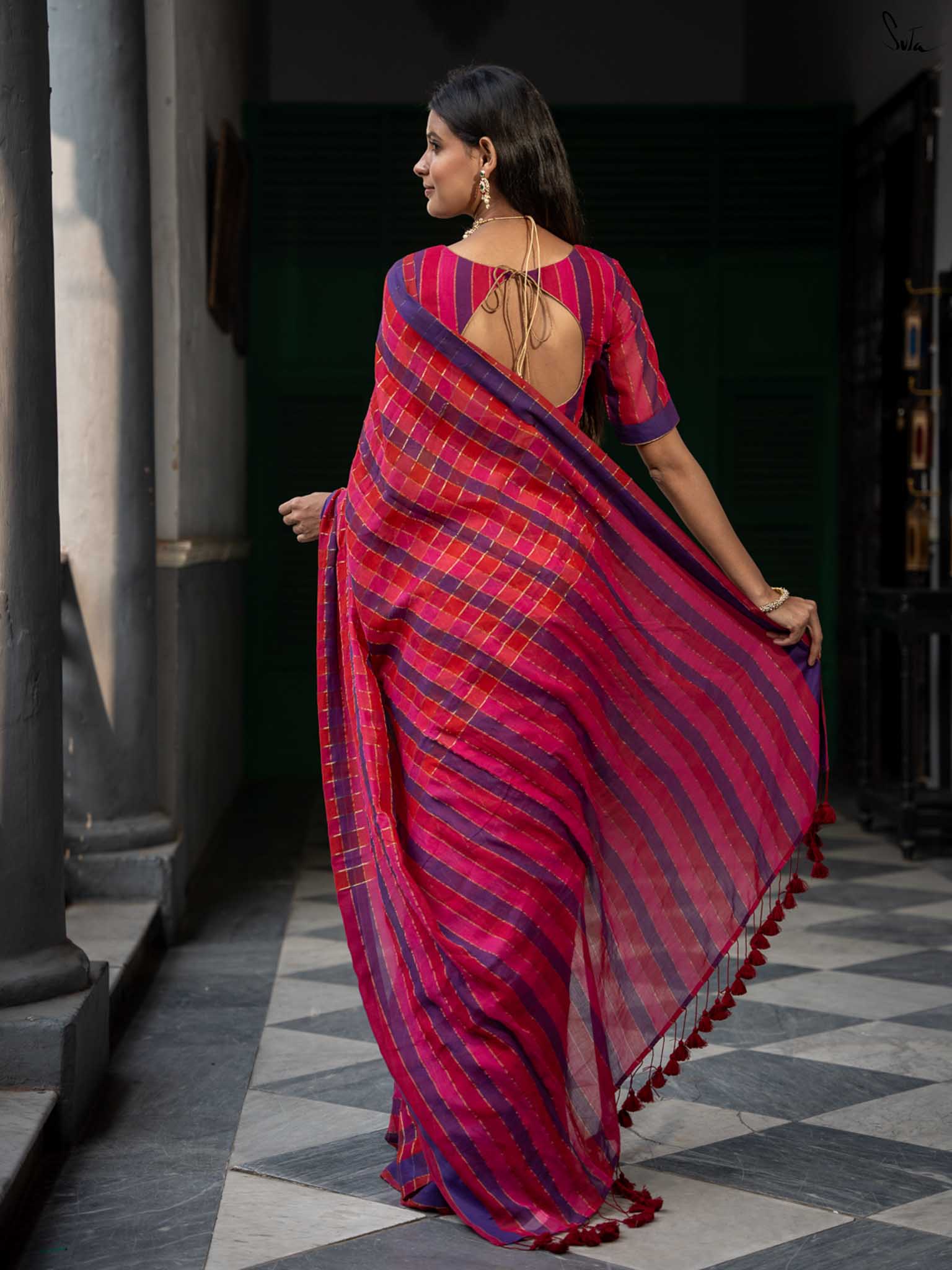 Suta Women Checked Zari Pure Cotton Saree