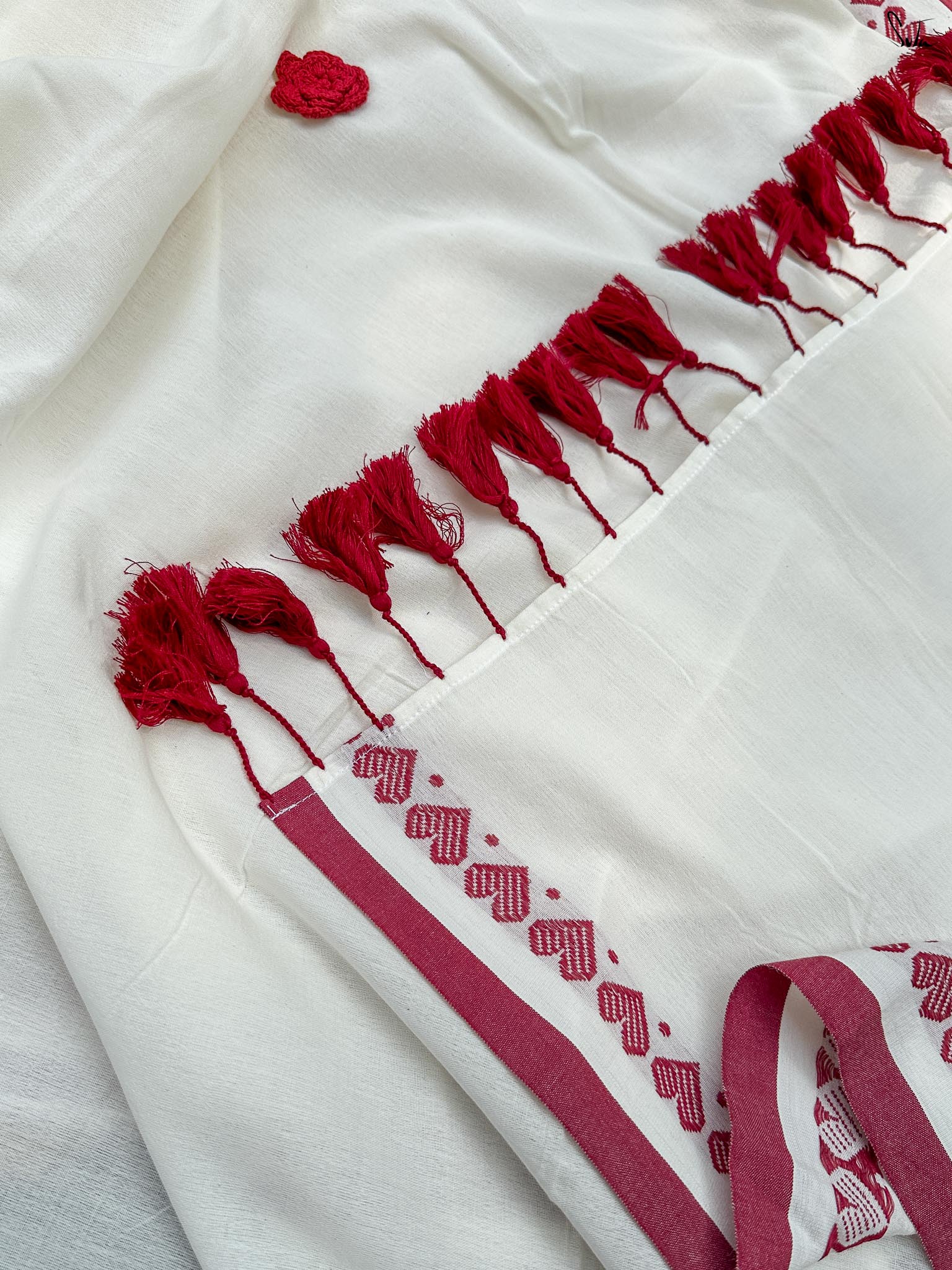 White Petals, Red Soul