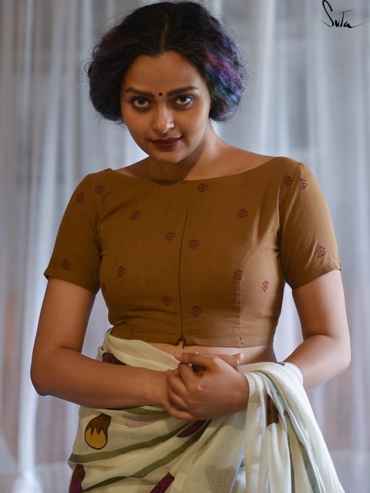 Bhura Disha (Blouse) - suta.in