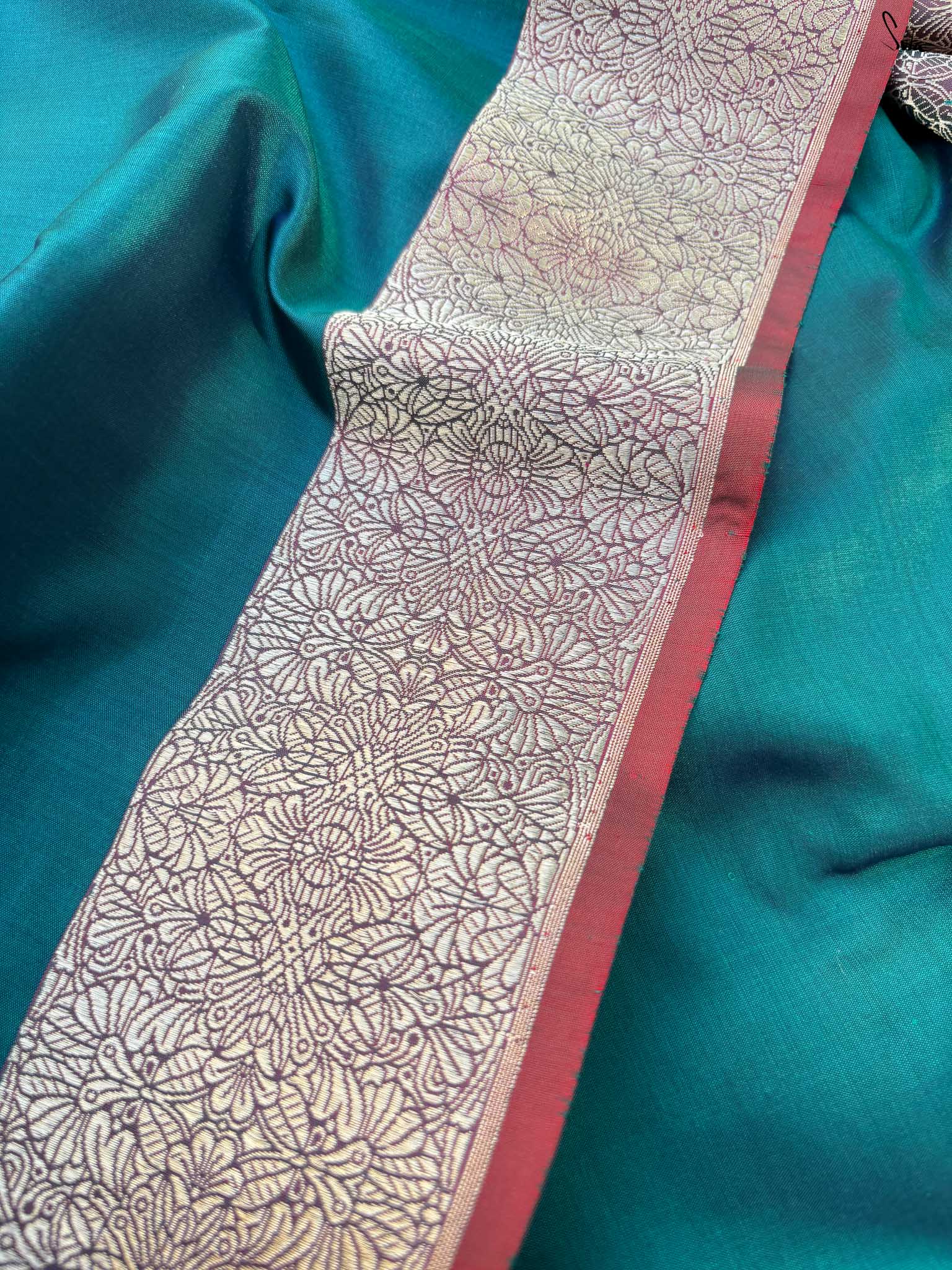 Jashn-e-ishq Green Banarasi Saree