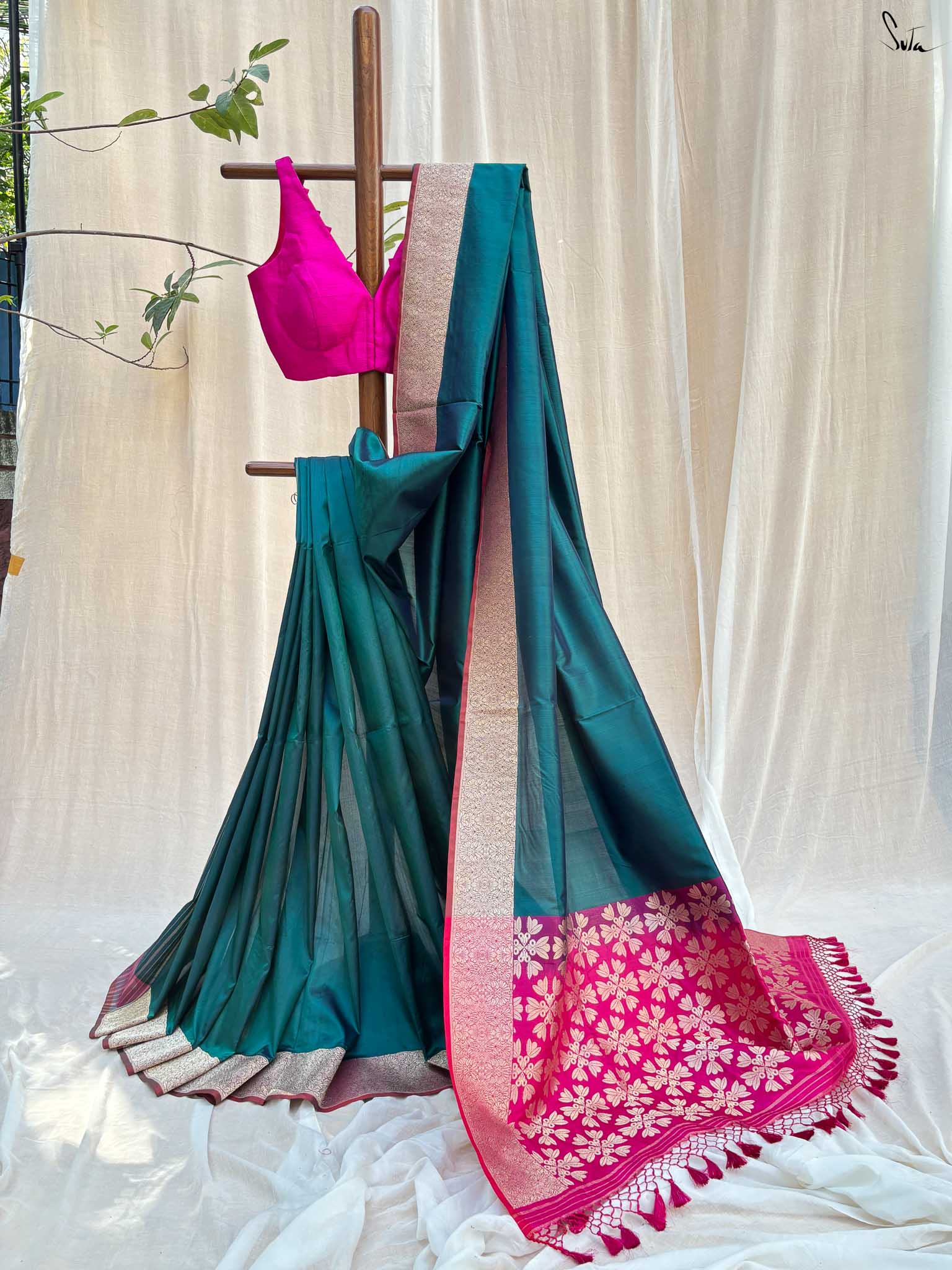 Jashn-e-ishq Green Banarasi Saree