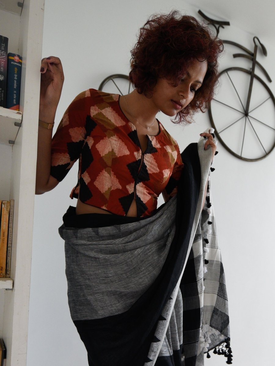 Red and black boxes (BLOUSE) - suta.in