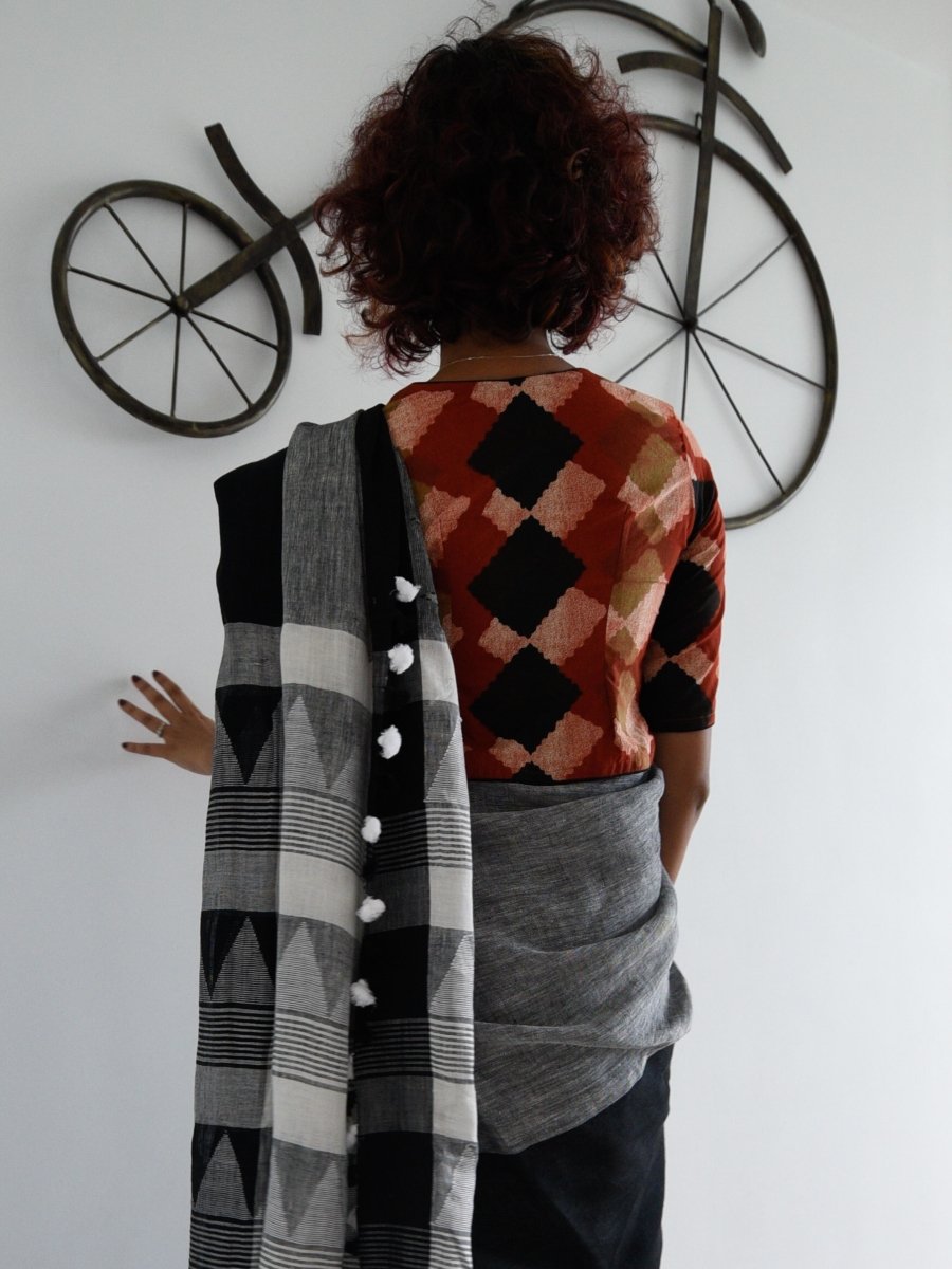 Red and black boxes (BLOUSE) - suta.in