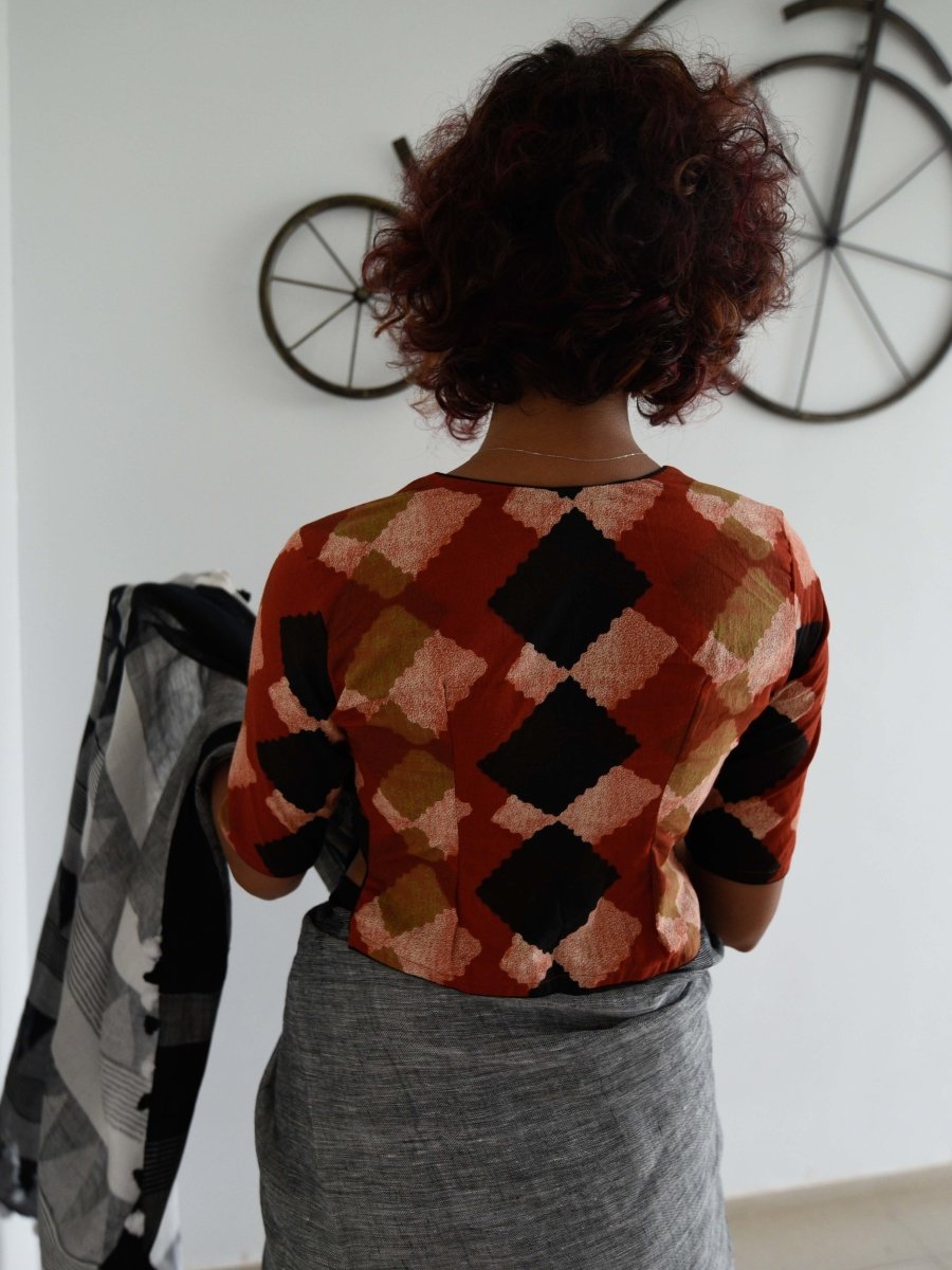 Red and black boxes (BLOUSE) - suta.in