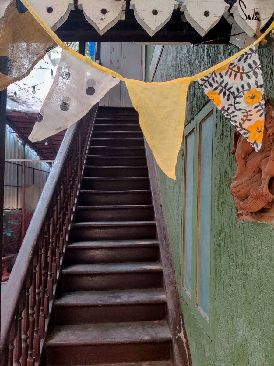 Buntings Dipped in Love - suta.in