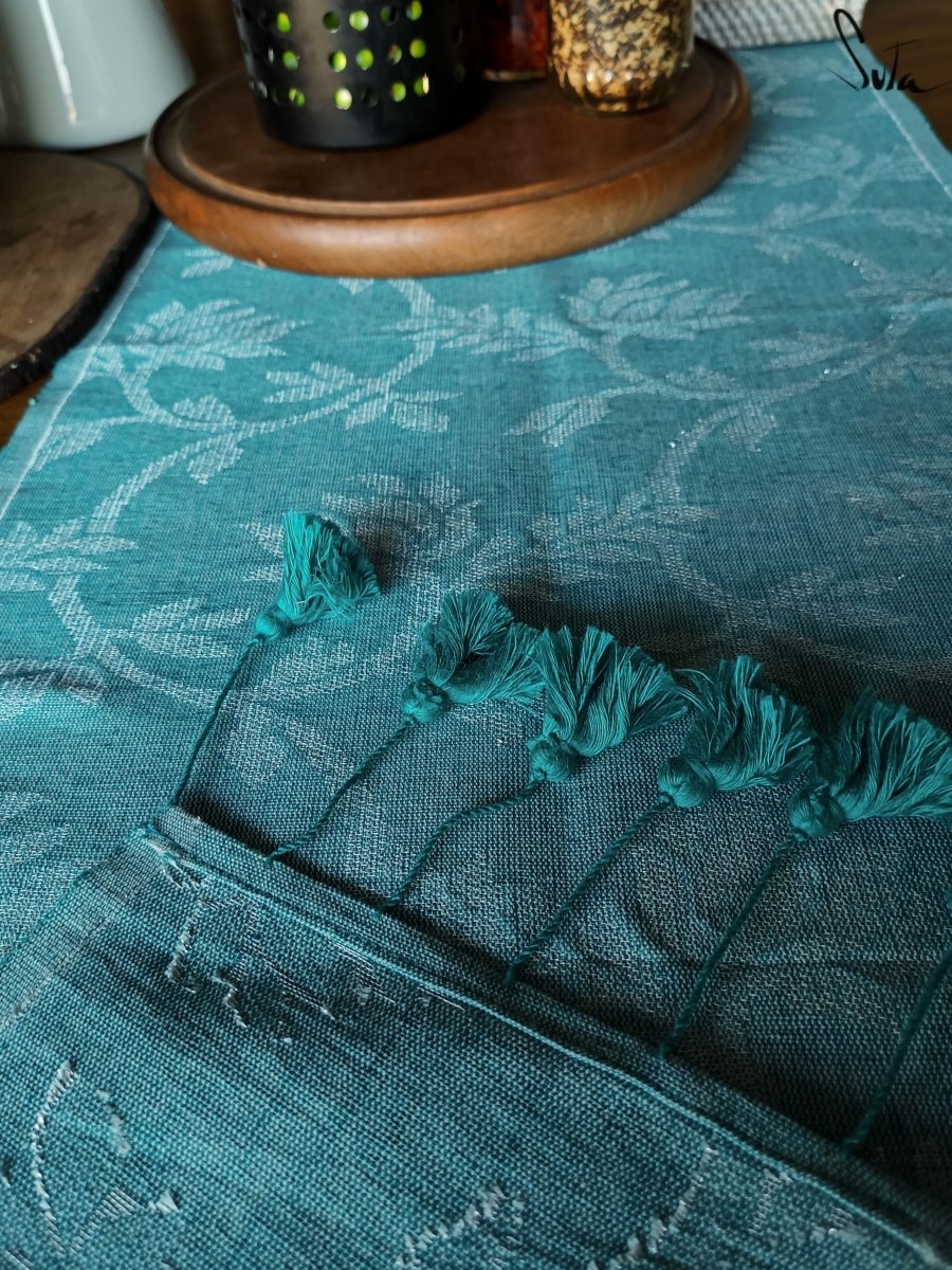 Candied Snowball Cookies (Table Runner) - suta