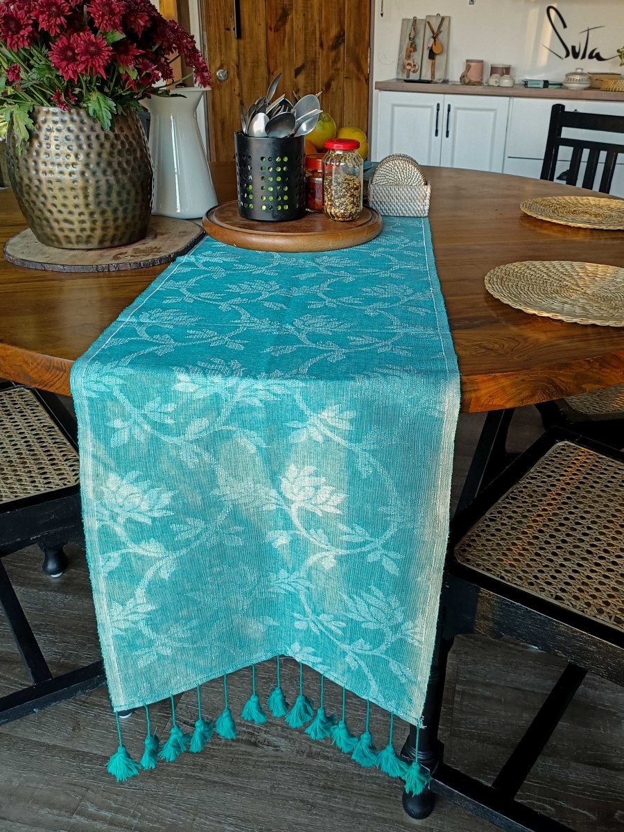 Candied Snowball Cookies (Table Runner) - suta