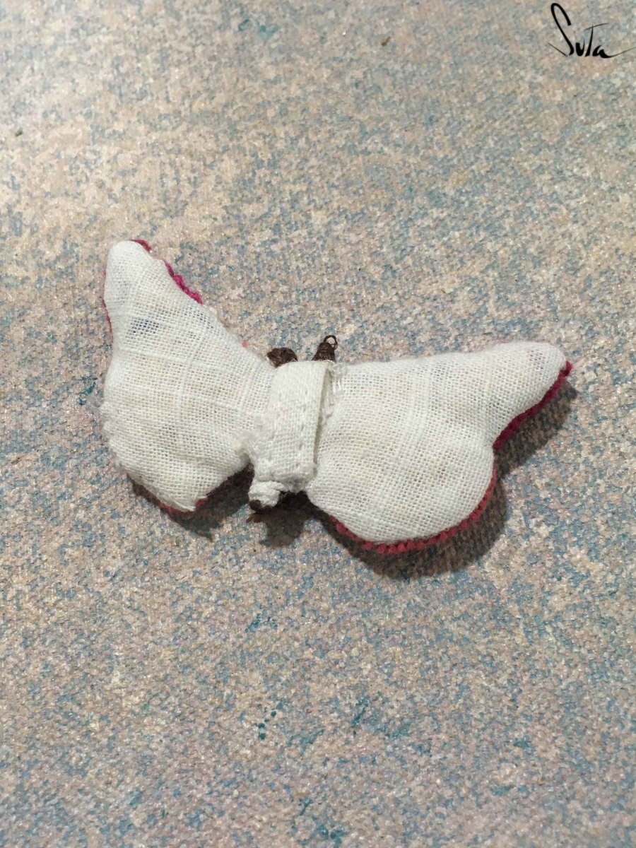 Gulabi Titli (Brooch) - suta.in