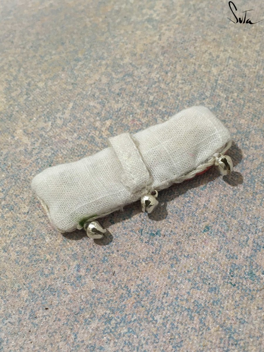 Rangeen Trikon (Brooch) - suta.in