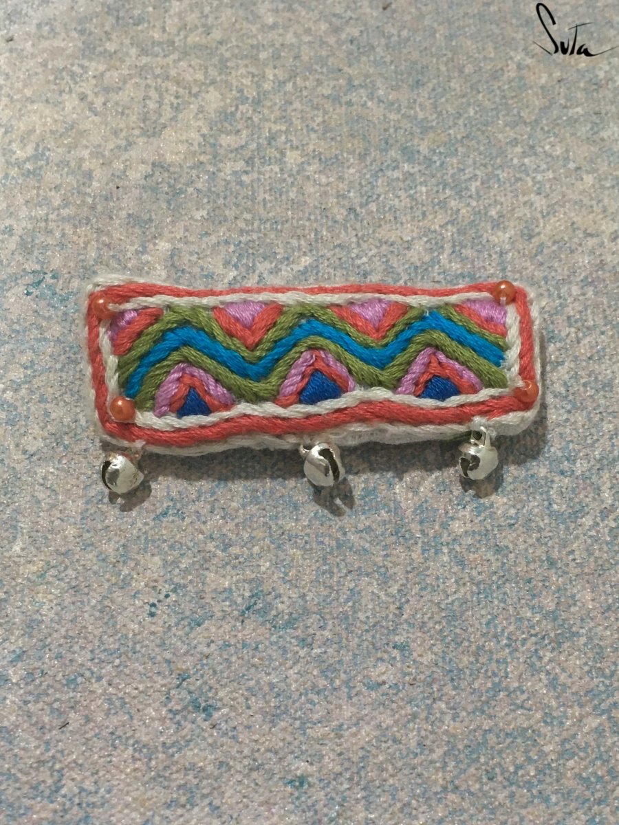 Rangeen Trikon (Brooch) - suta.in
