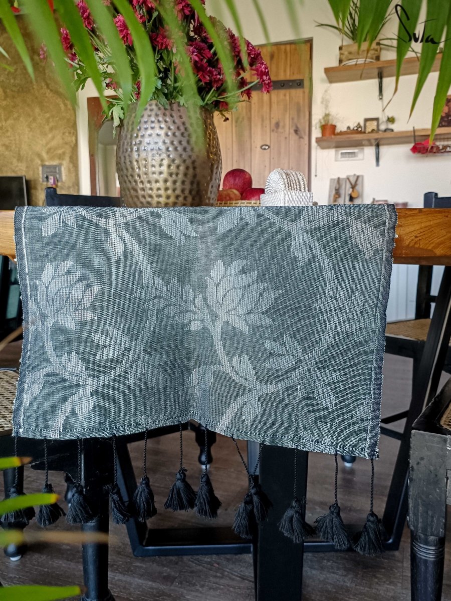 Smoked Pepper Hummus (Table Runner) - suta