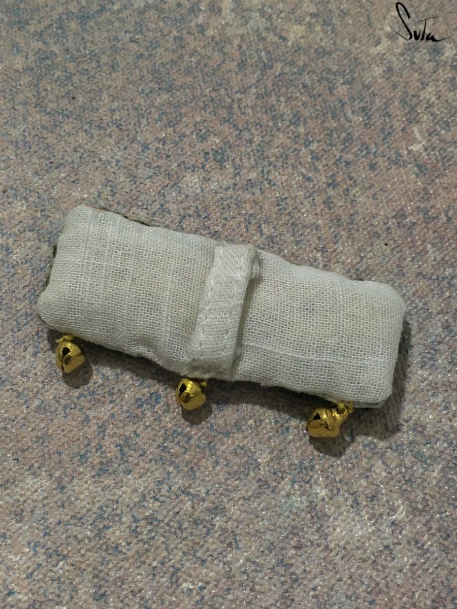 Trikon sa (Brooch) - suta.in