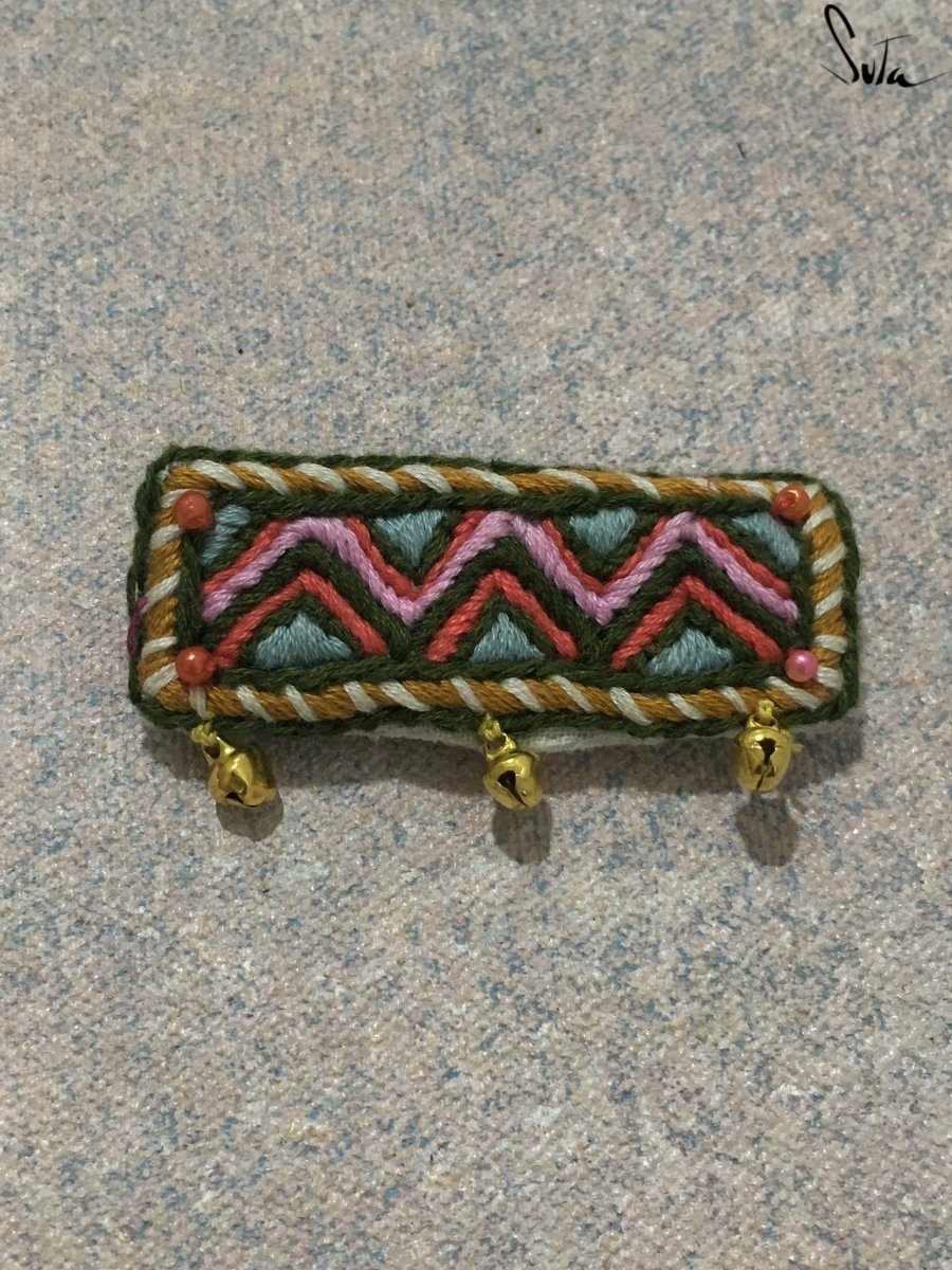 Trikon sa (Brooch) - suta.in