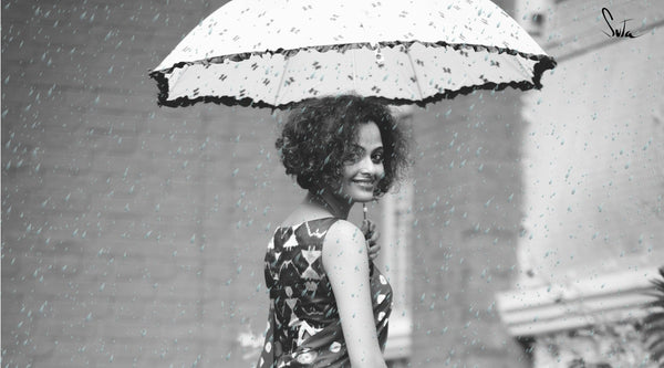 To all #SutaQueens, here’s what you need to breeze through monsoon moods ! - suta