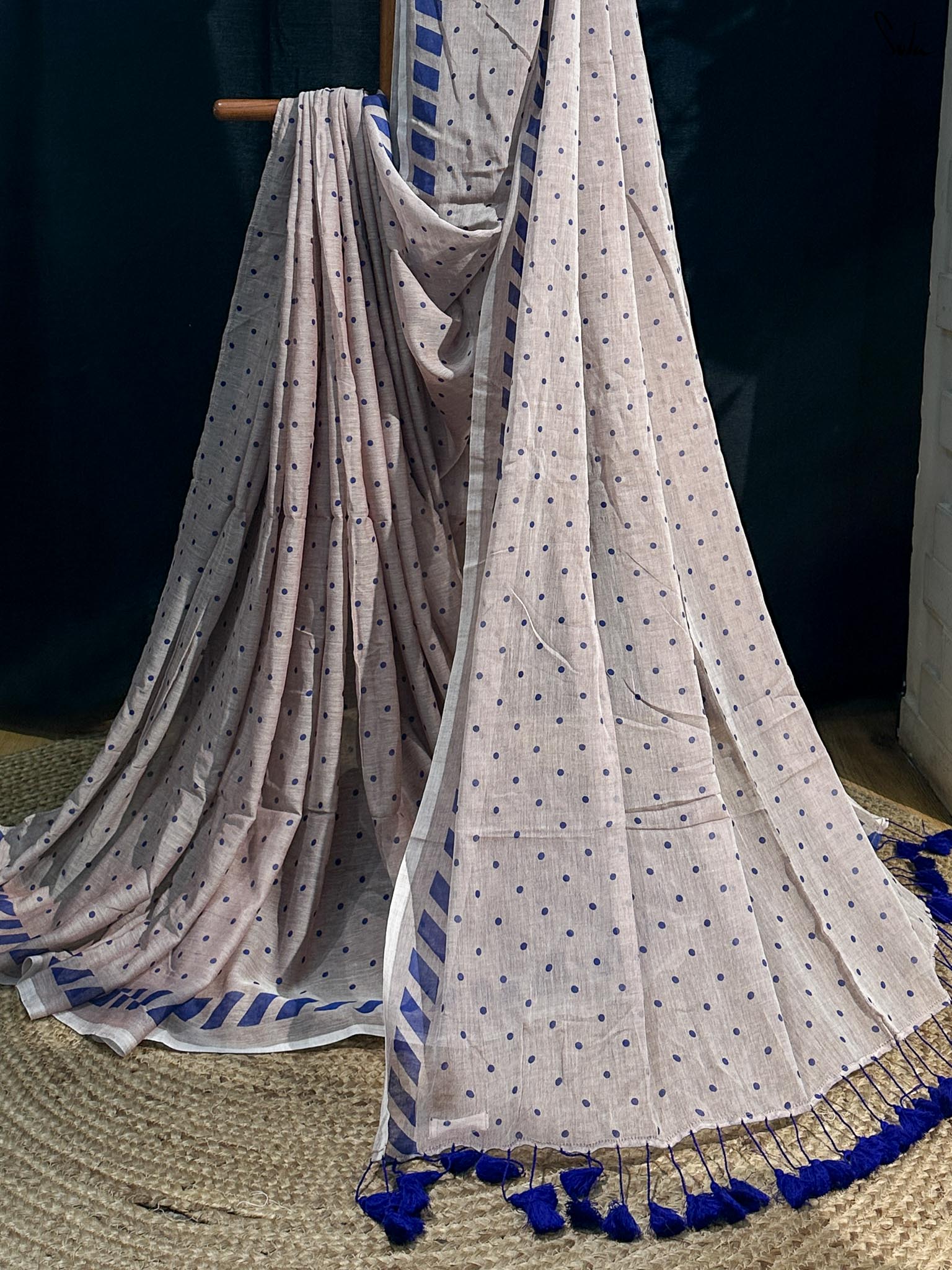 Neeli Bindiyan