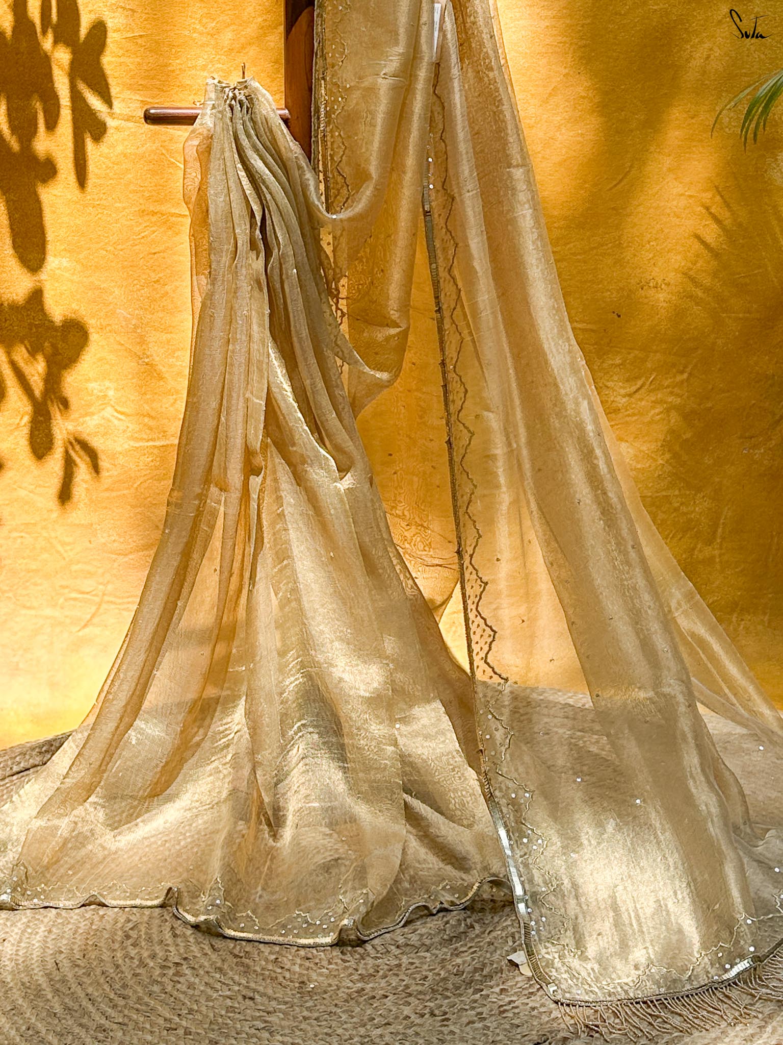 Aurelia Shine