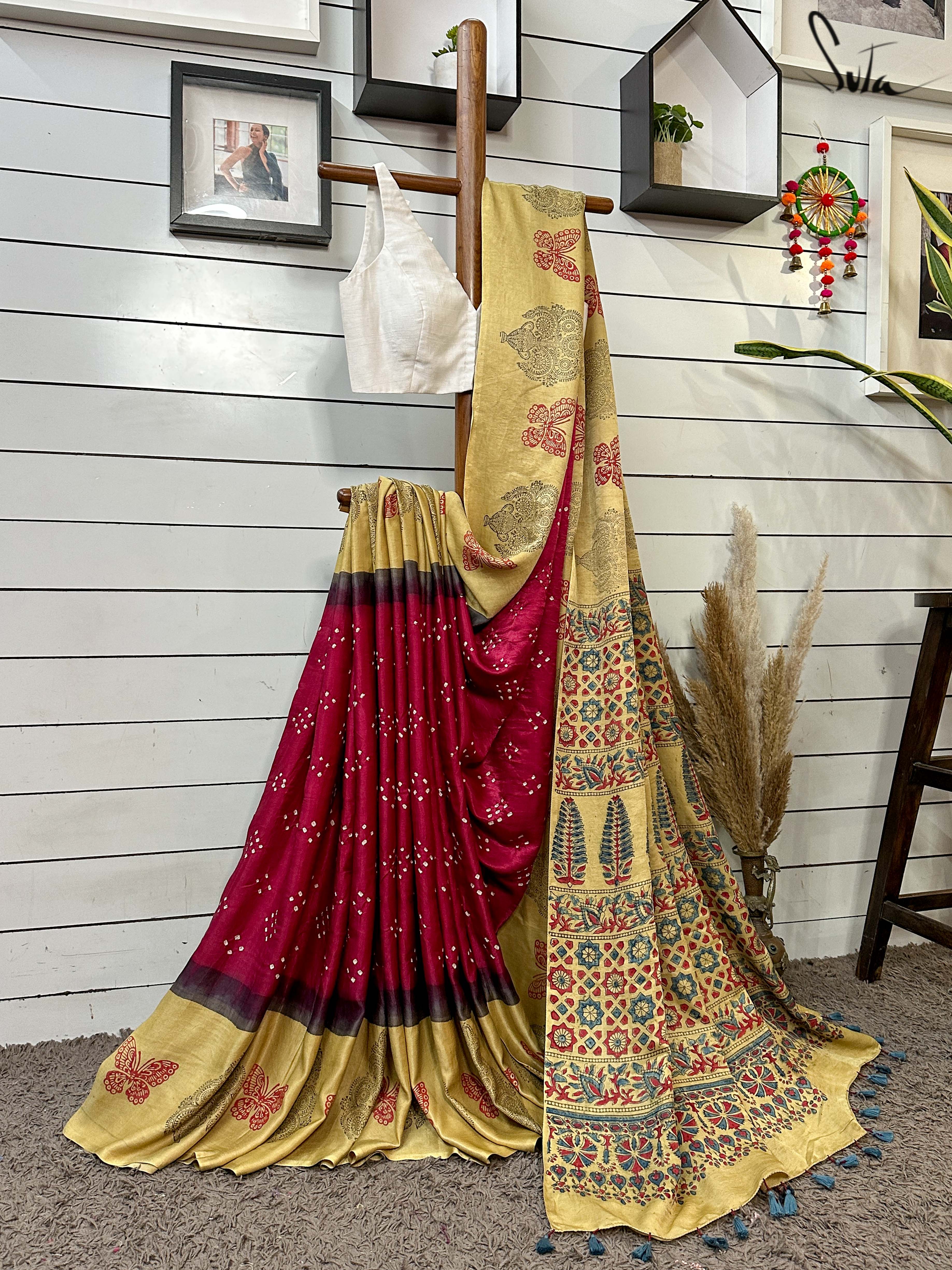 Bridal Red Woven Dola Silk Saree With Contrast Embroidered Blouse - Mejaaz  Fashion