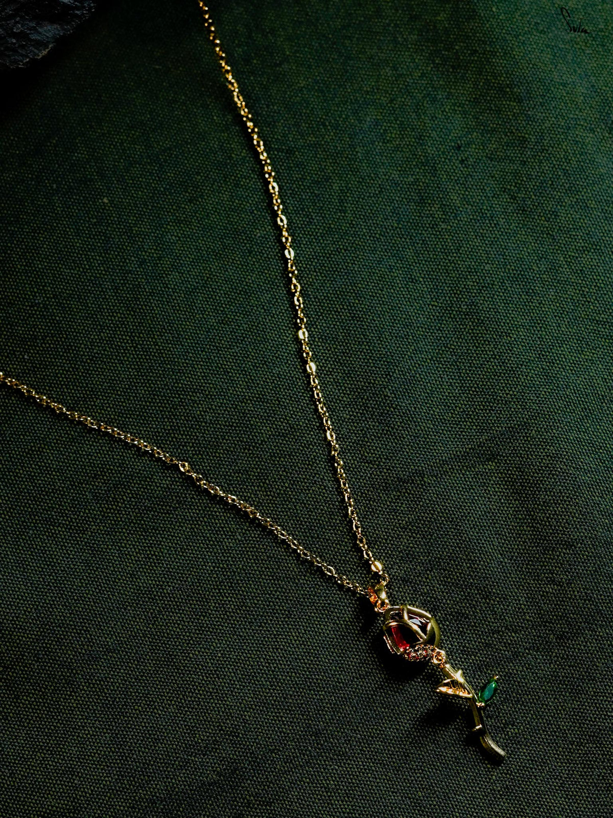 Calling Rose (Neckpiece)