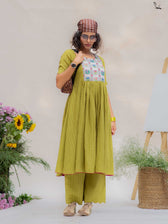 Jhora Pata (Kurta Set)
