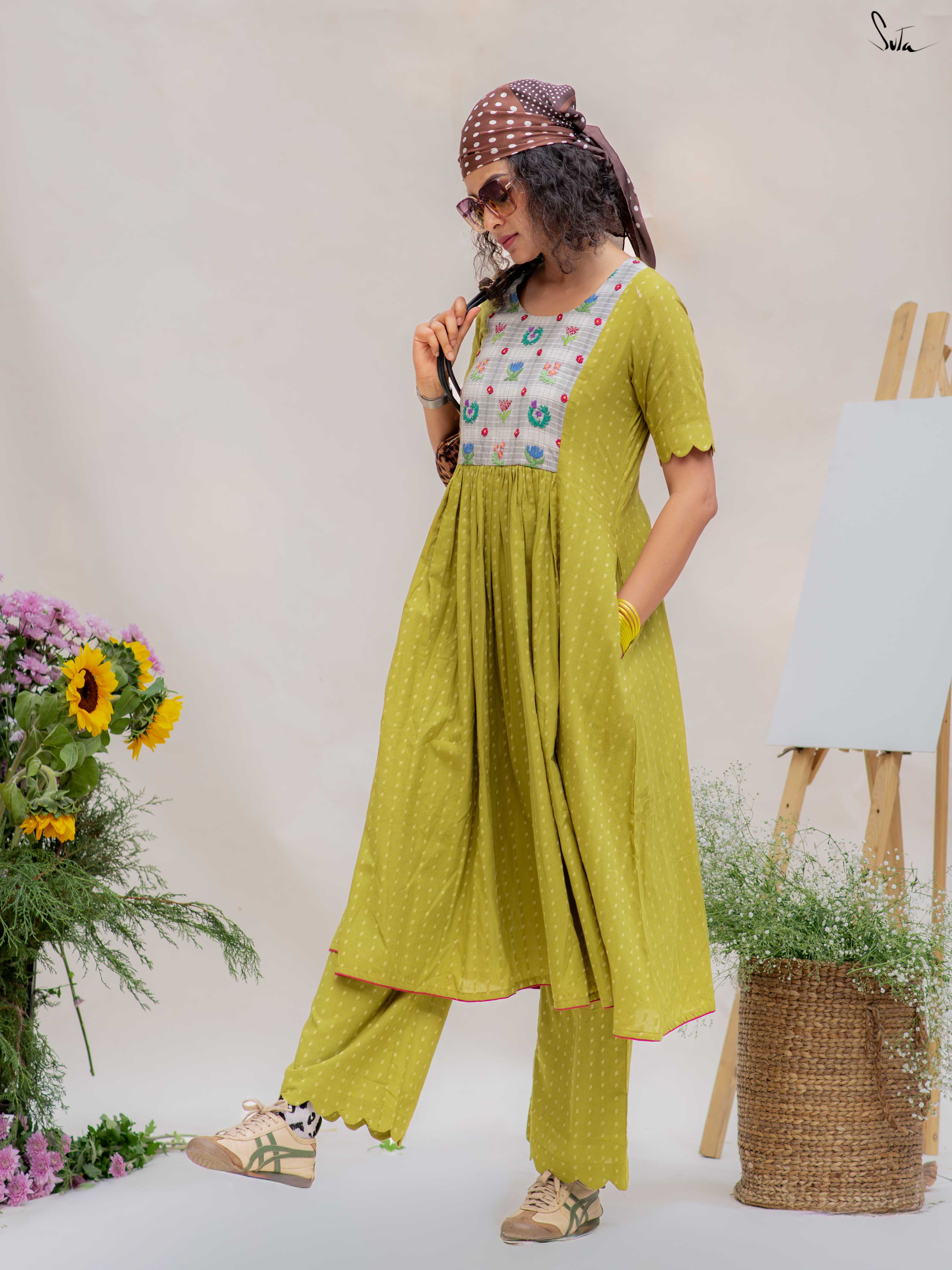 Jhora Pata (Kurta Set)