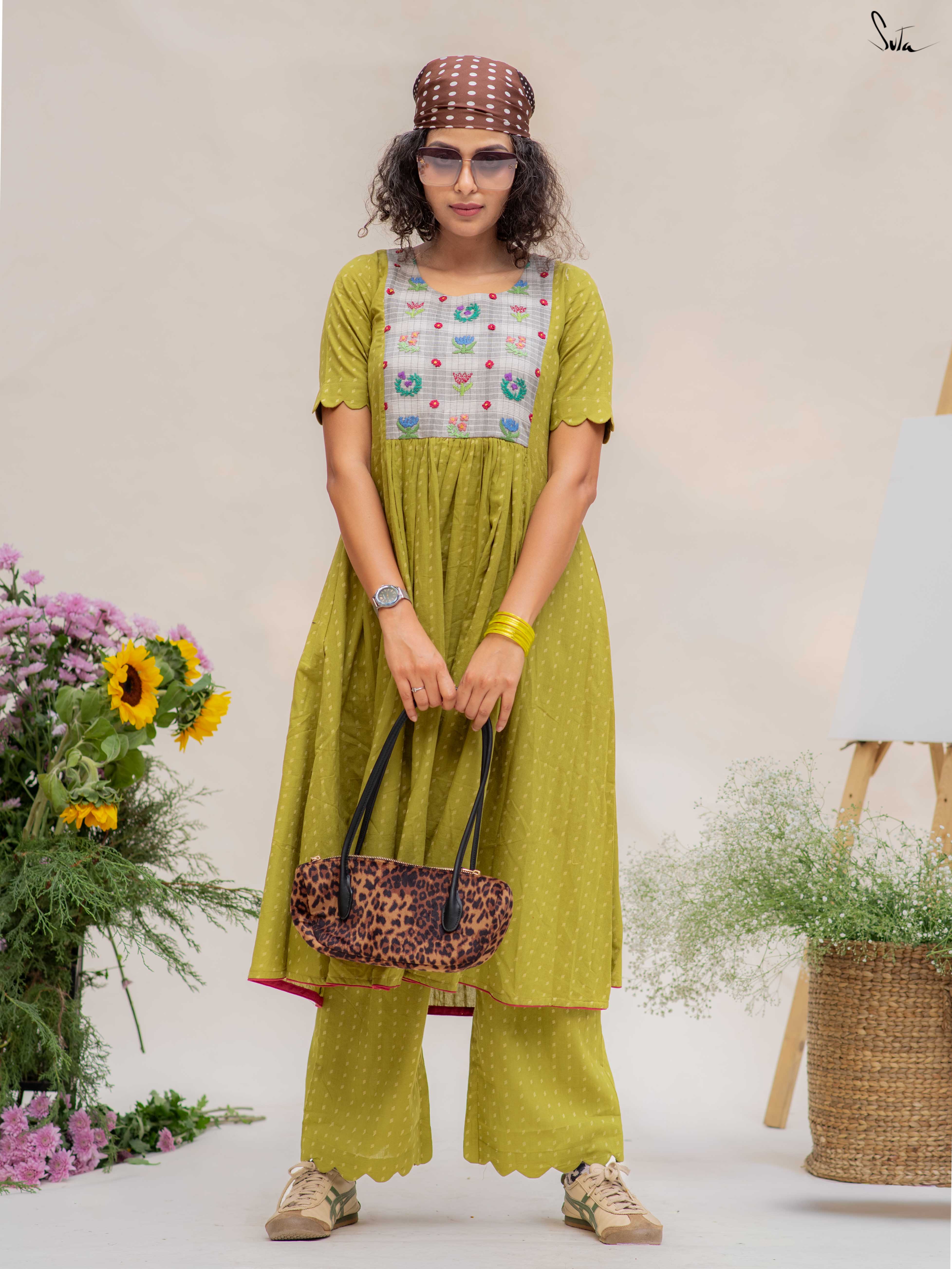 Jhora Pata (Kurta Set)