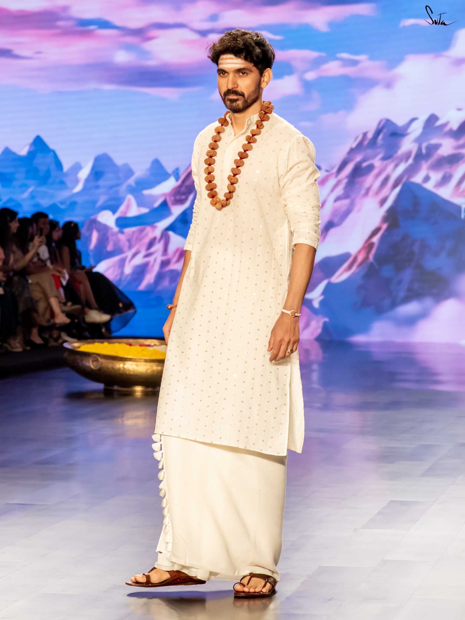 Safed Sa Man (Kurta)
