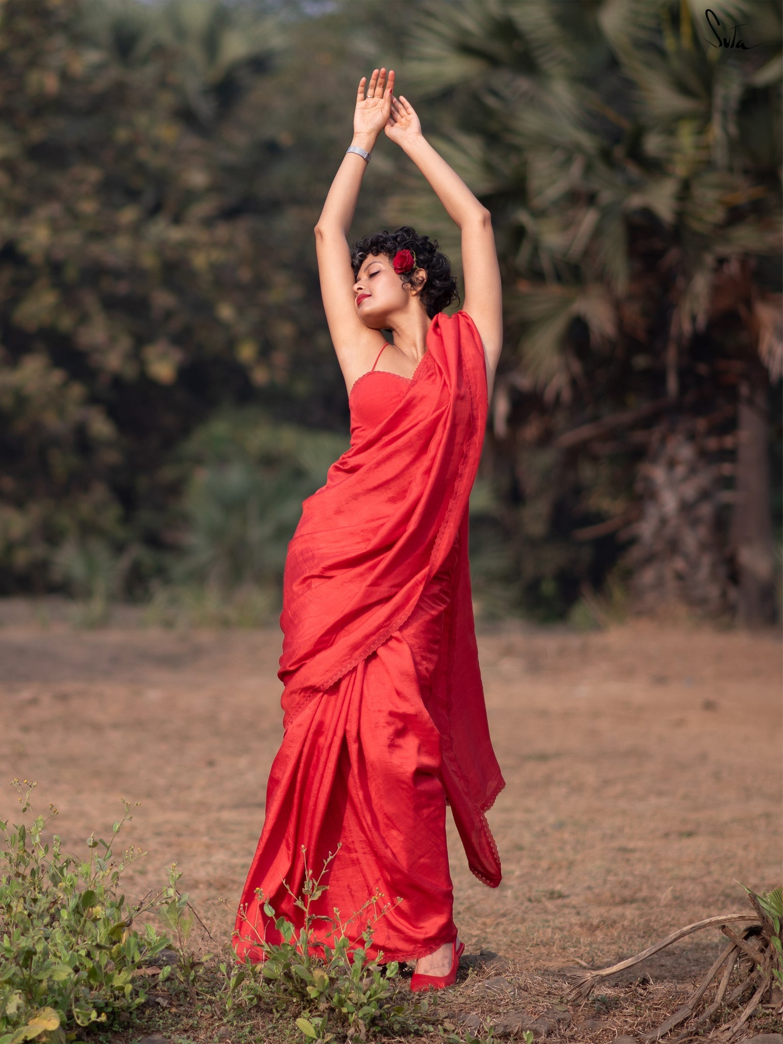 Suraj Pe Mangal Bhari first look: Fatima Sana Shaikh epitomises beautiful  Indian girl in red saree - India Today