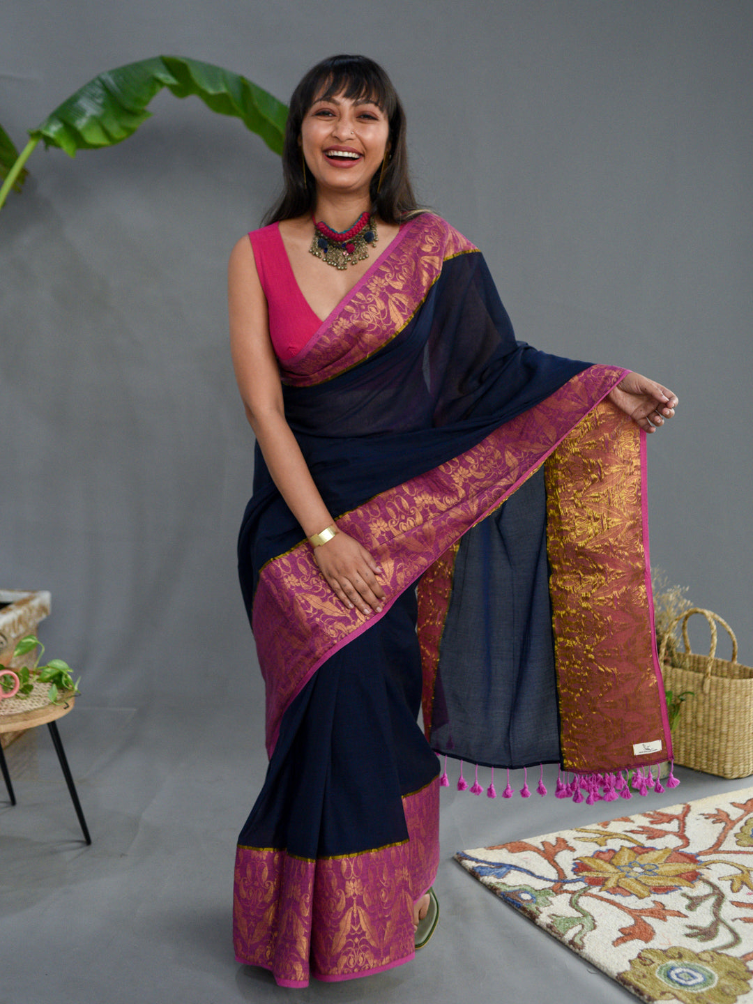 Gulabi Zari Saree