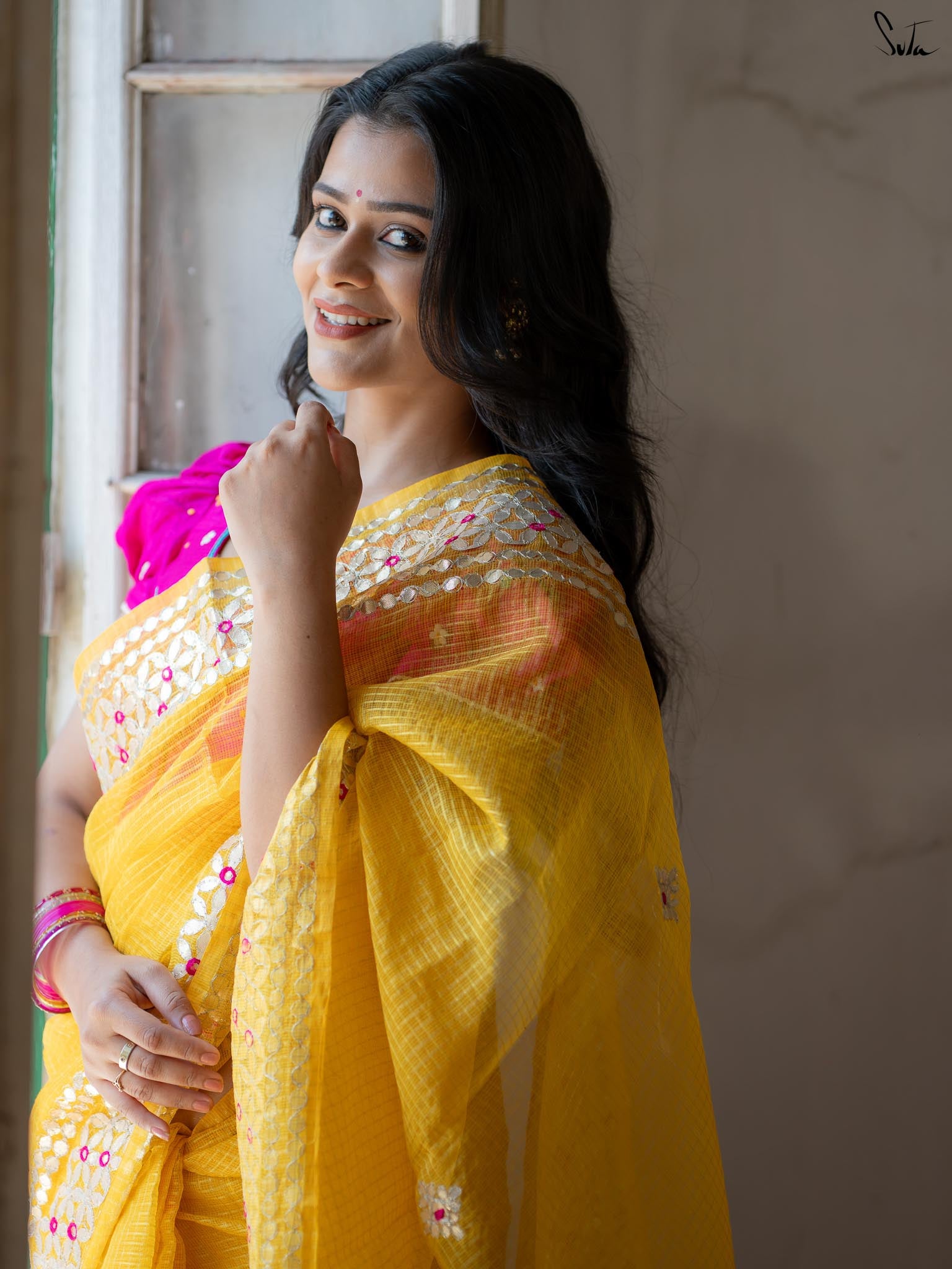 Holud Pakhi